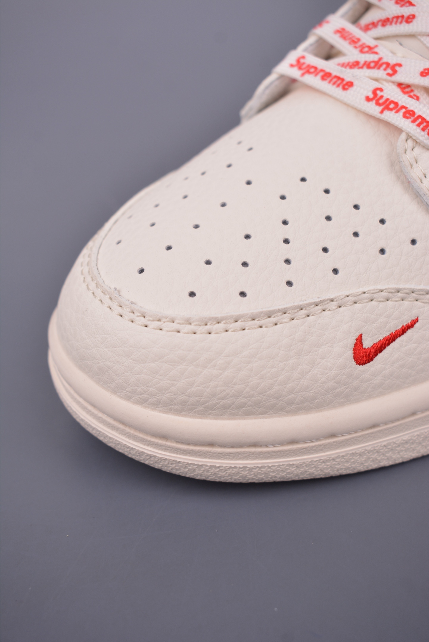 Nike SB Dunk Low Supreme Collab Cream/Red, Premium Quality & Comfort 7 i1748980554268 4786 0 5