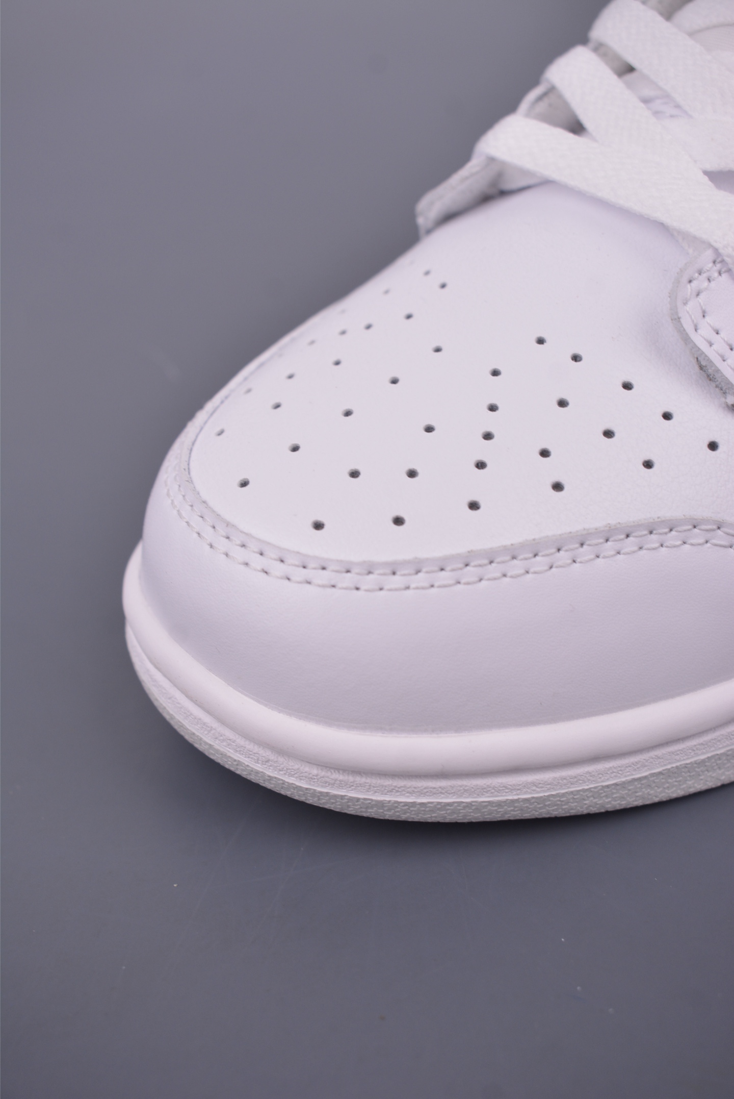 Nike SB Dunk Low White/Grey Premium Leather Sneakers IH0632 - Limited Edition 7 i1748980610606 7926 0 5