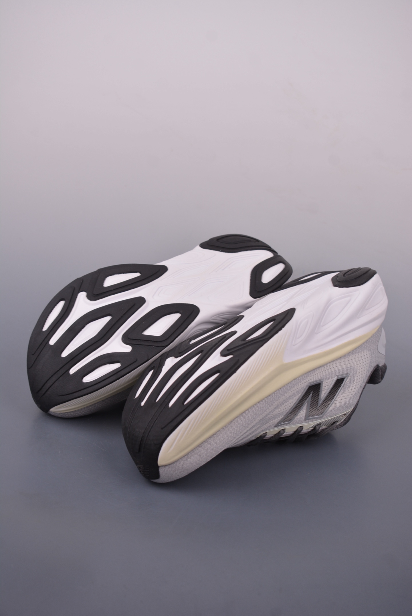 New Balance NB Fresh Foam 舒适耐磨低帮跑步鞋  MMOR2226