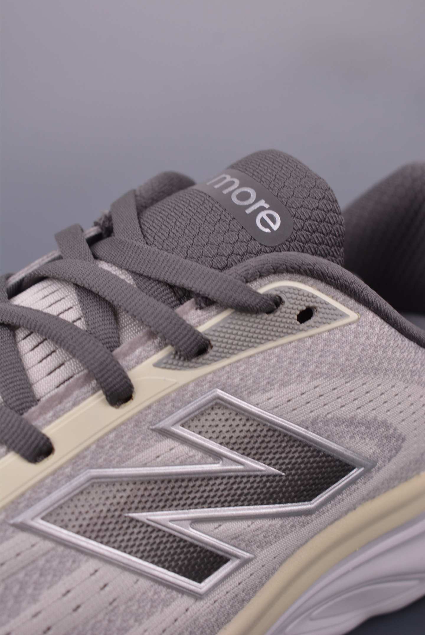 New Balance NB Fresh Foam 舒适耐磨低帮跑步鞋  MMOR2226