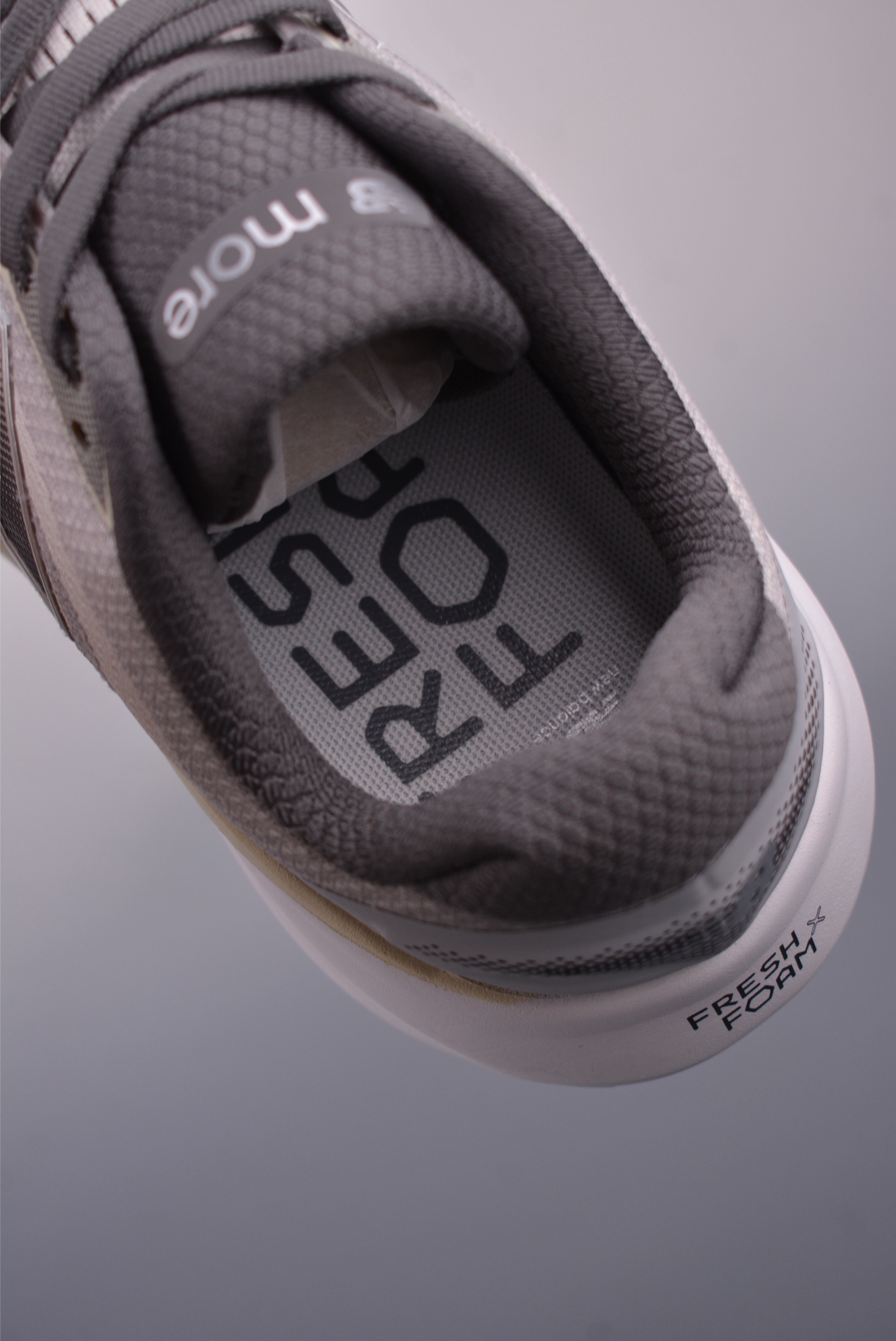 New Balance NB Fresh Foam 舒适耐磨低帮跑步鞋  MMOR2226