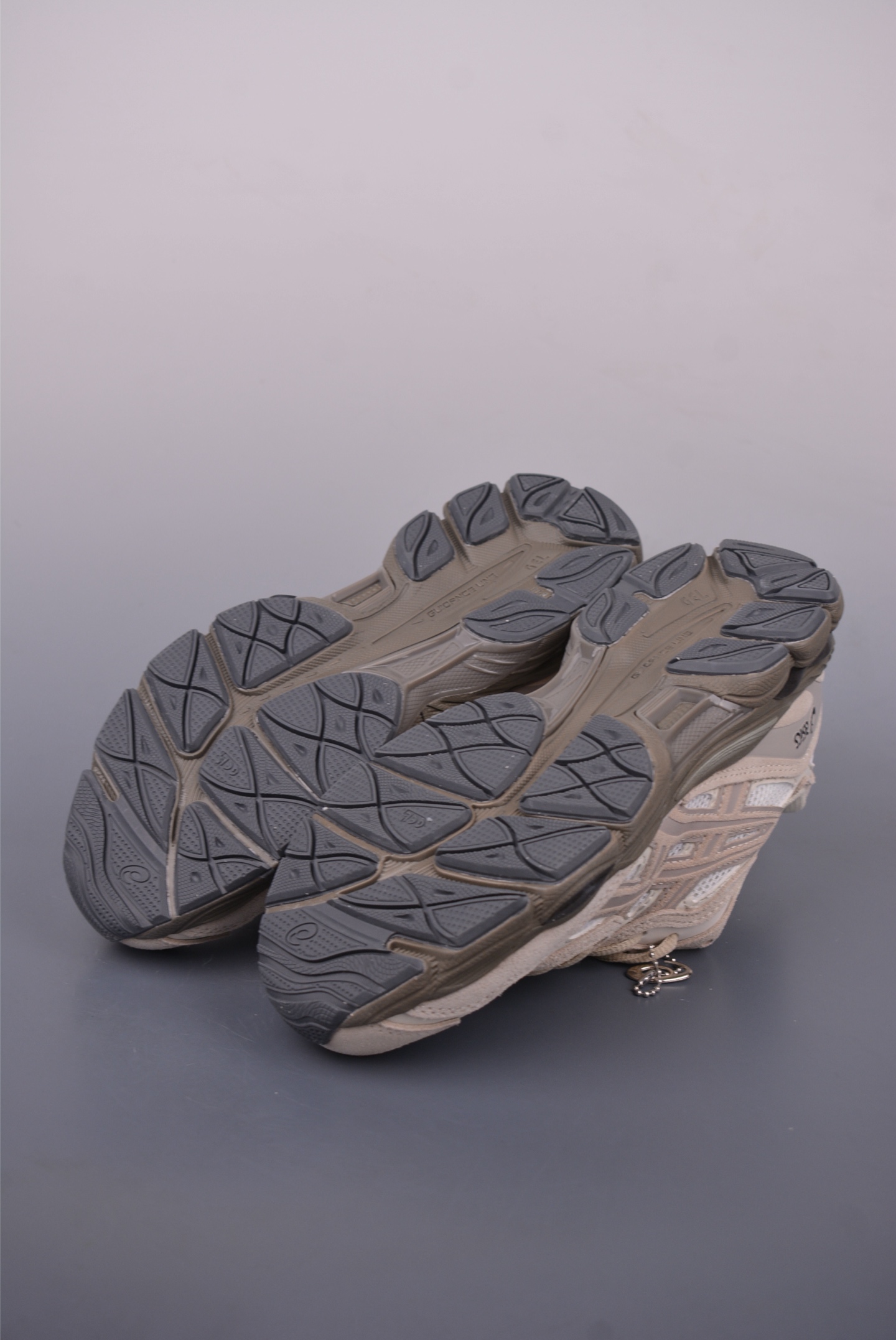 Asics Gel-NYC 纯原版本 亚瑟士运动休闲透气专业跑鞋 1203A383-105-Chinese UA Cheap High Quatity Brand Clothes Bags handbags Sneakers wholesale wholesaler seller from China Factory suppliers Fashion Clothing Shoes best Quality Beautiful Price Asics Gel-NYC 纯原版本 亚瑟士运动休闲透气专业跑鞋 1203A383-105