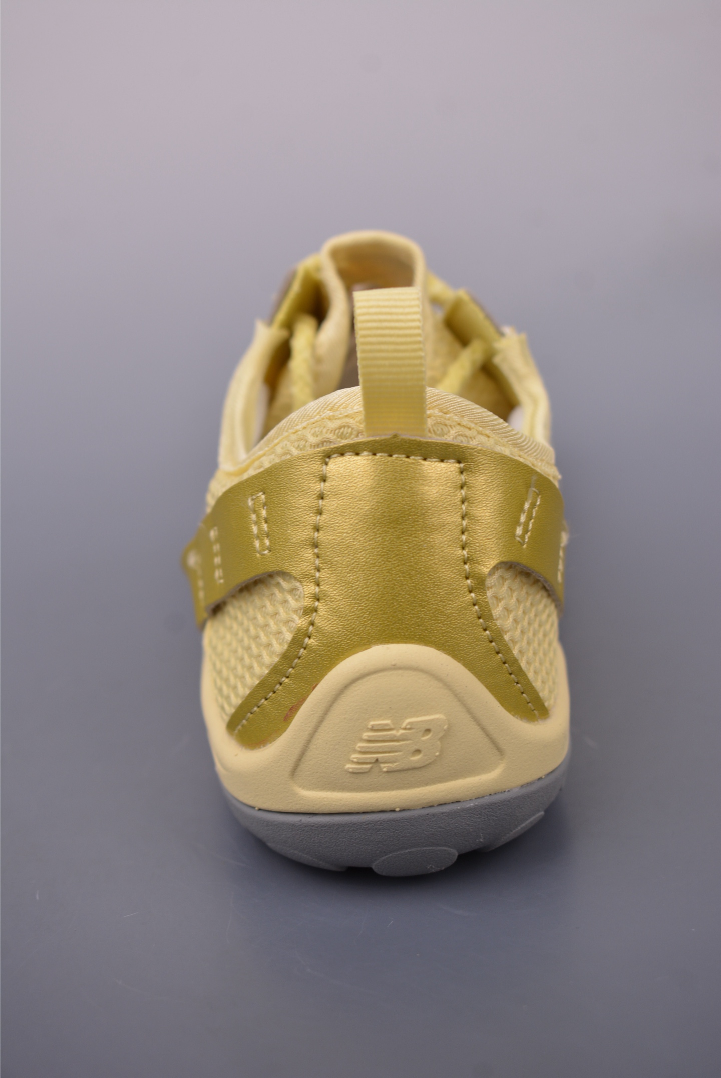 New Balance MT10系列 NB新百伦 薄底赤足鞋 MT10OMB-Chinese UA Cheap High Quatity Brand Clothes Bags handbags Sneakers wholesale wholesaler seller from China Factory suppliers Fashion Clothing Shoes best Quality Beautiful Price New Balance MT10系列 NB新百伦 薄底赤足鞋 MT10OMB