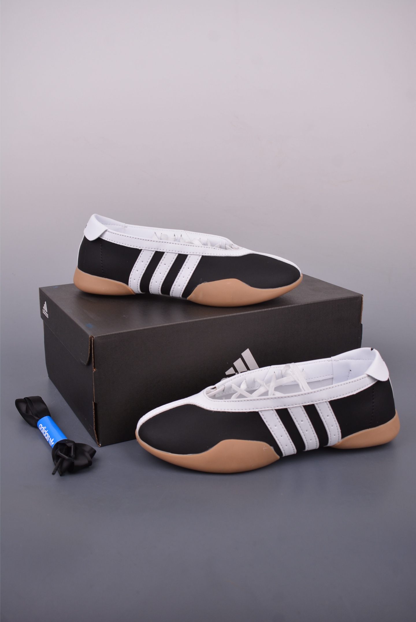 adidas TAEKWONDO MEI W OFF 芭蕾风运动鞋  JR7031