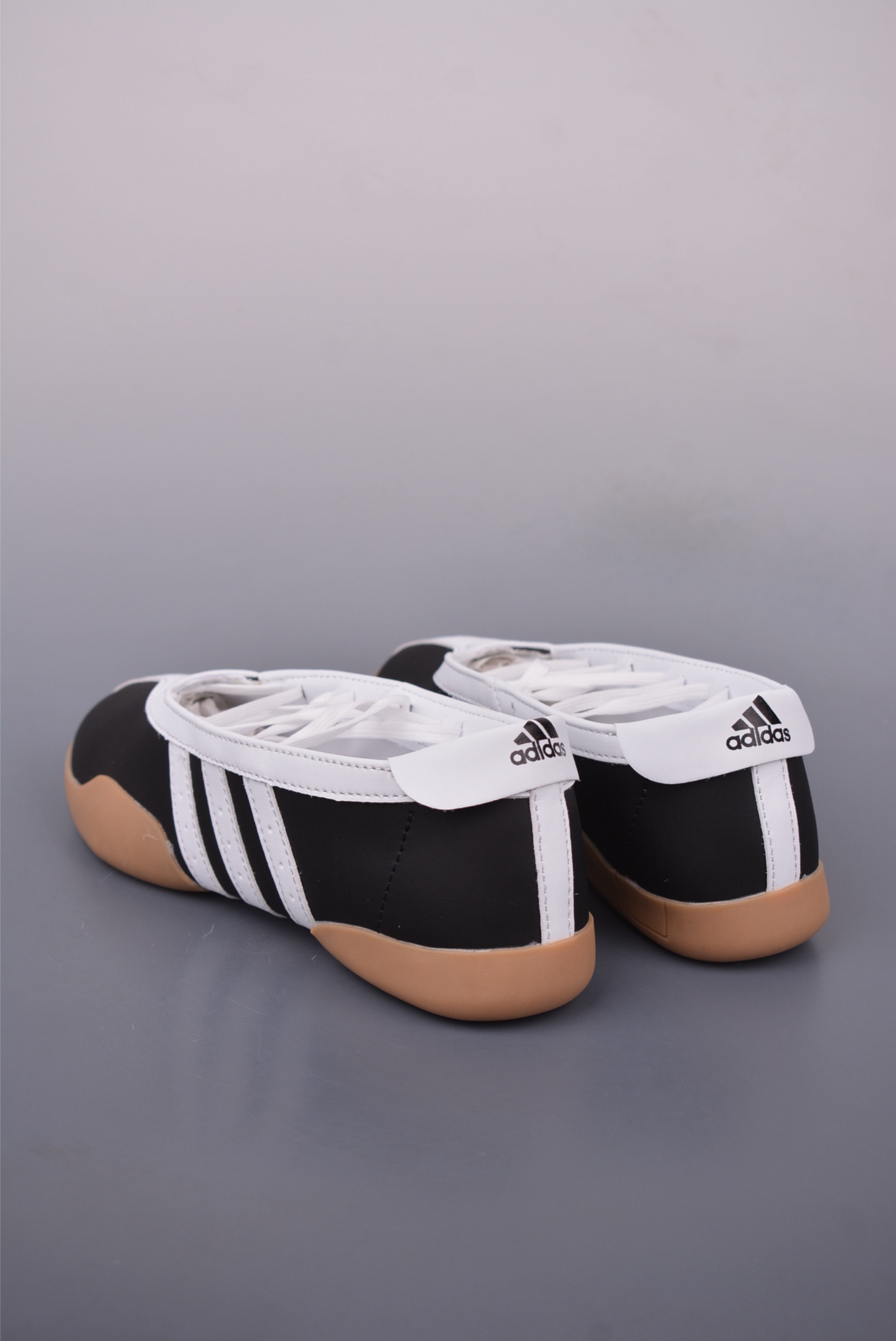 adidas TAEKWONDO MEI W OFF 芭蕾风运动鞋  JR7031