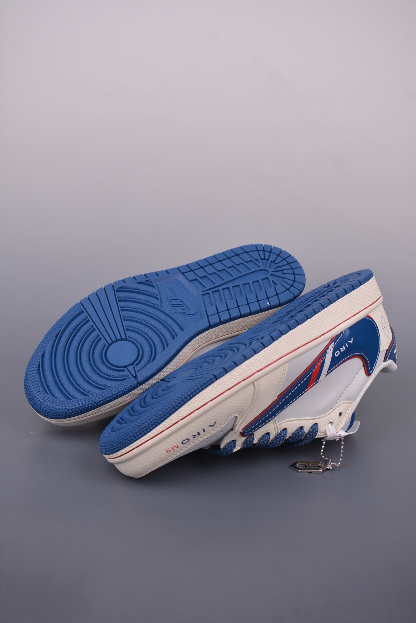 Fragment x Travis Scott x 问界M9 Air Jordan 1 Low 三方联名倒钩  FC1688-240