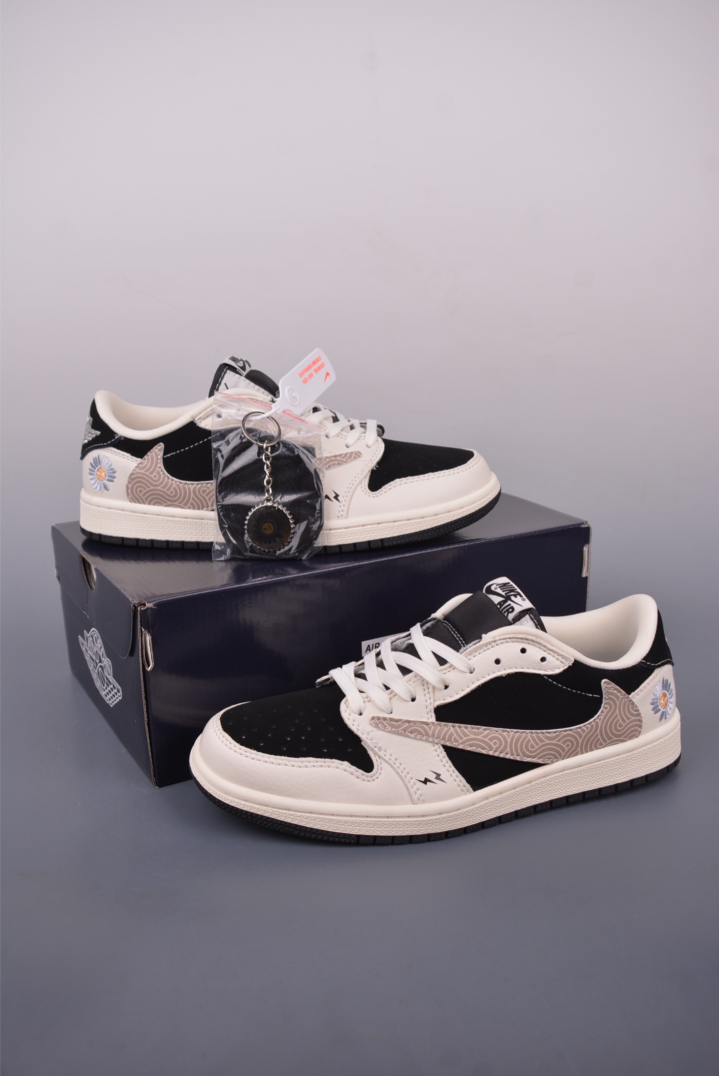 Fragment x Travis Scott x 小雏菊 Air Jordan 1 Low 三方联名倒钩  XS2024-047