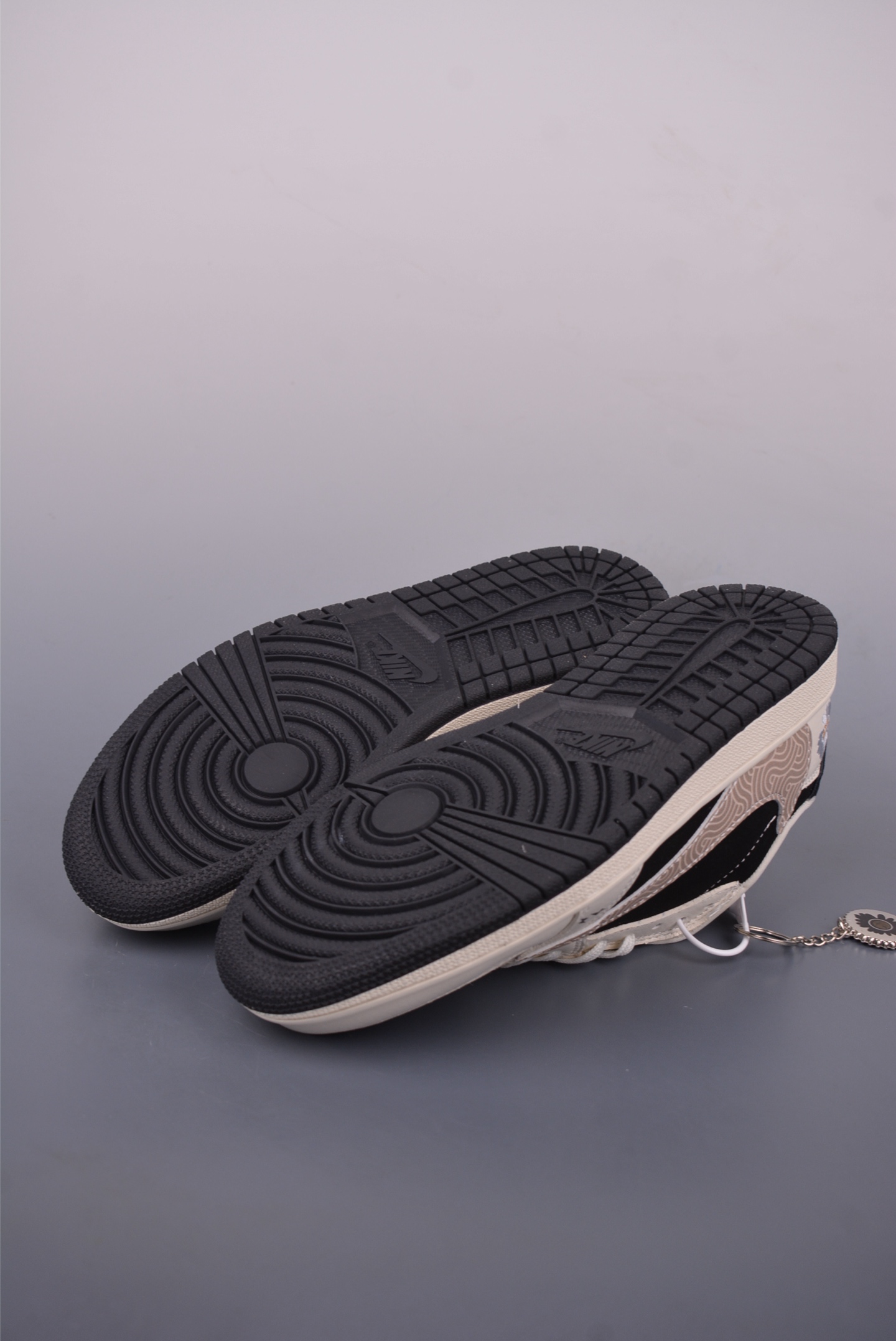 Fragment x Travis Scott x 小雏菊 Air Jordan 1 Low 三方联名倒钩  XS2024-047