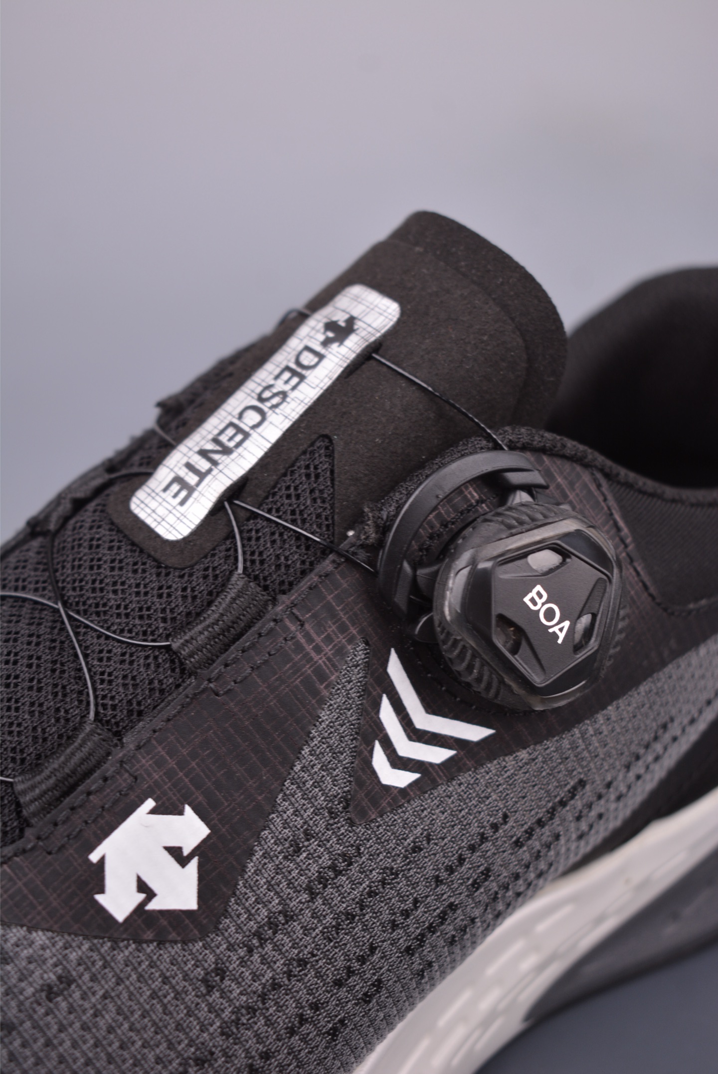 迪桑特ENERZITE LAVITATE 2.0 KNIT 时尚休闲运动覆盖防水男子越野跑鞋 D2331RRN23-Chinese UA Cheap High Quatity Brand Clothes Bags handbags Sneakers wholesale wholesaler seller from China Factory suppliers Fashion Clothing Shoes best Quality Beautiful Price 迪桑特ENERZITE LAVITATE 2.0 KNIT 时尚休闲运动覆盖防水男子越野跑鞋 D2331RRN23