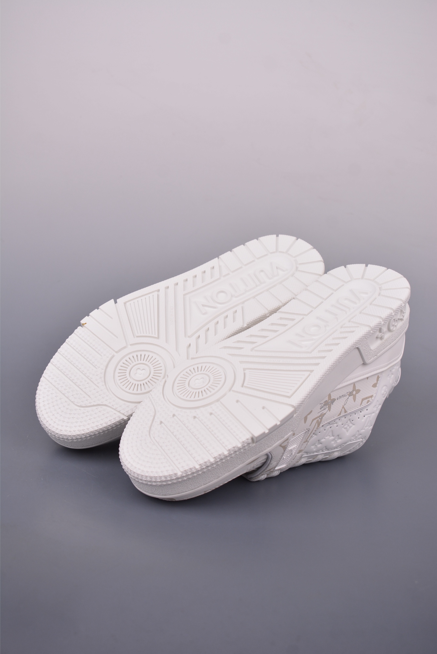 路易威登Louis Vuitton Trainer Sneaker Low 休闲运动文化百搭篮球板鞋-Chinese UA Cheap High Quatity Brand Clothes Bags handbags Sneakers wholesale wholesaler seller from China Factory suppliers Fashion Clothing Shoes best Quality Beautiful Price 路易威登Louis Vuitton Trainer Sneaker Low 休闲运动文化百搭篮球板鞋