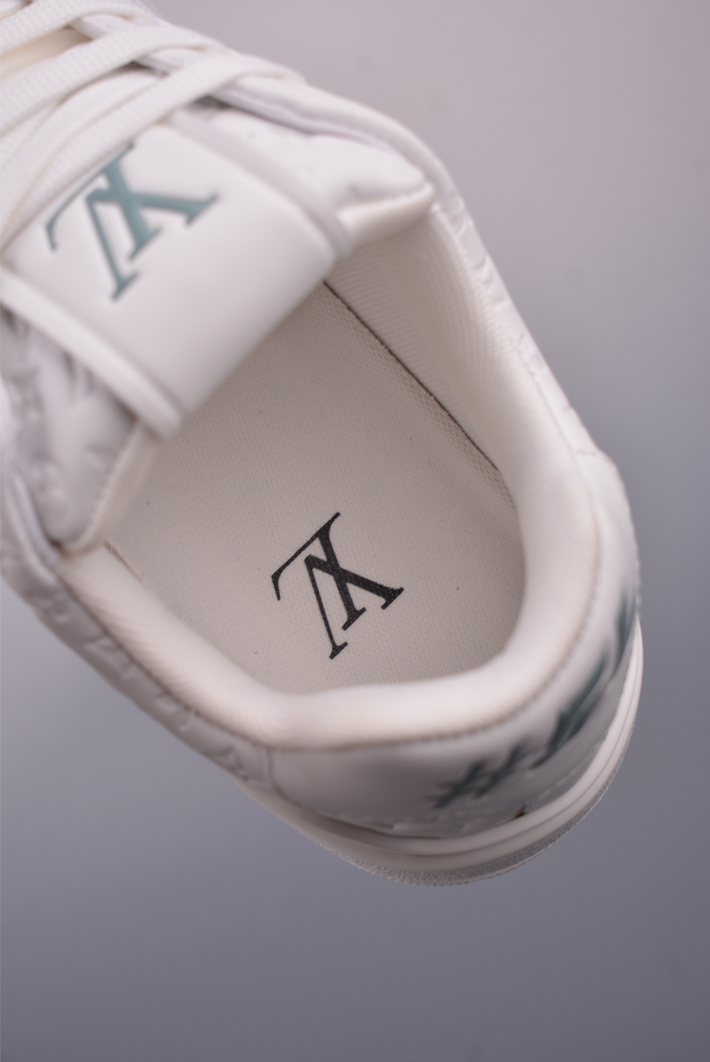 路易威登Louis Vuitton Trainer Sneaker Low 休闲运动文化百搭篮球板鞋-Chinese UA Cheap High Quatity Brand Clothes Bags handbags Sneakers wholesale wholesaler seller from China Factory suppliers Fashion Clothing Shoes best Quality Beautiful Price 路易威登Louis Vuitton Trainer Sneaker Low 休闲运动文化百搭篮球板鞋