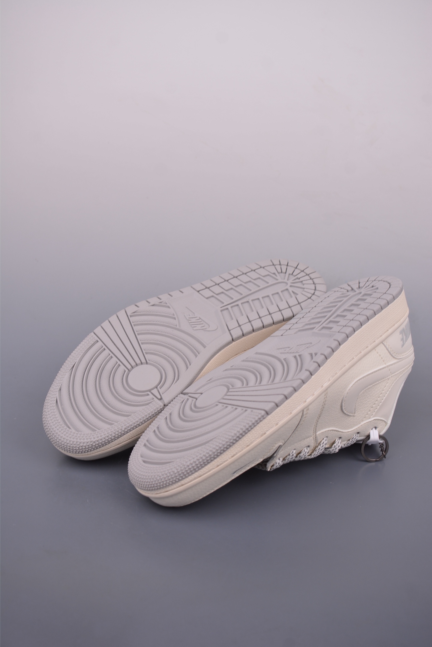 Fragment x Travis Scott Air Jordan 1 Low 三方联名倒钩  XX3168-187