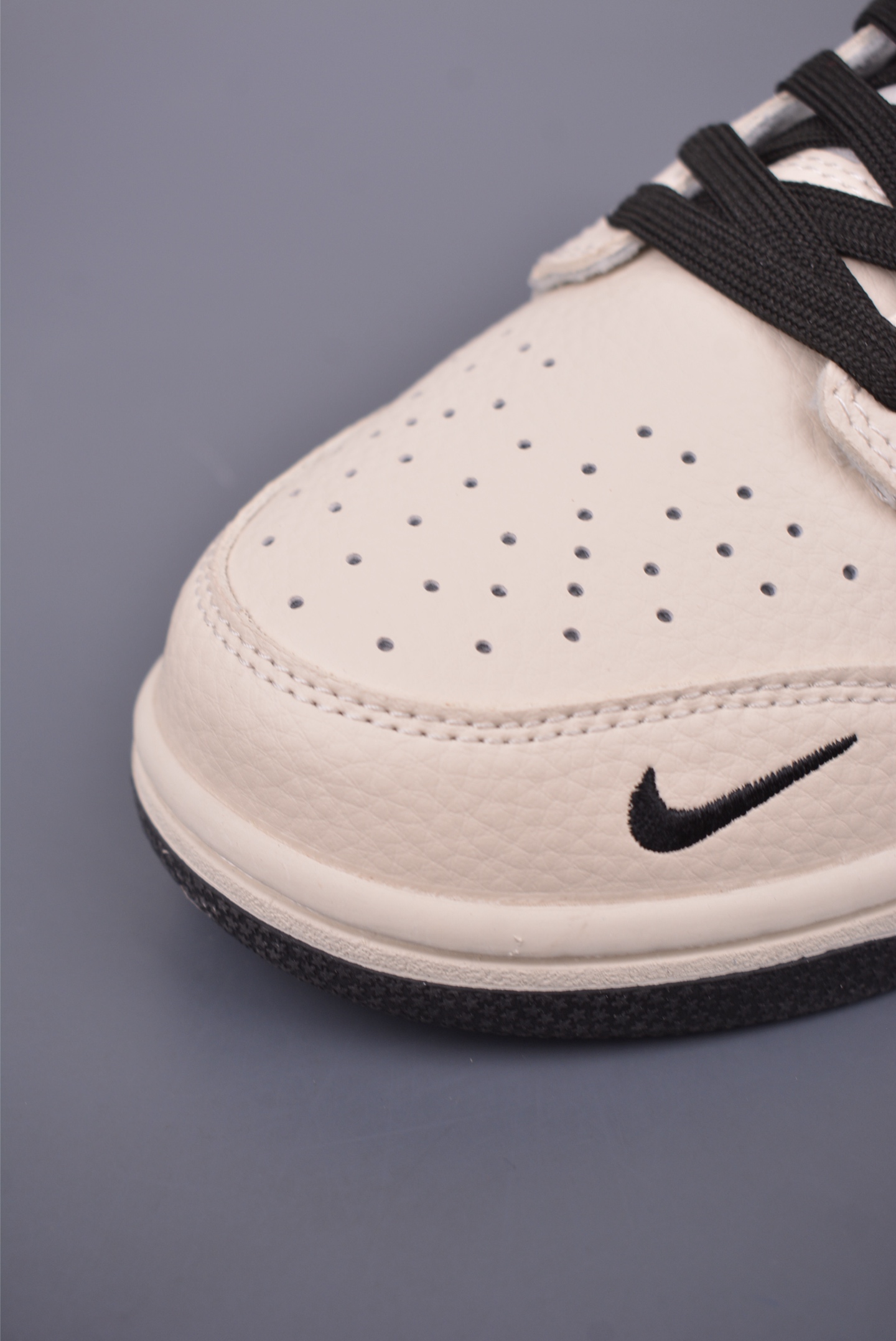 Nike SB Dunk Low Grey White Black - Premium Comfort & Style in Every Step 7 i1749165098493 1100 0 5
