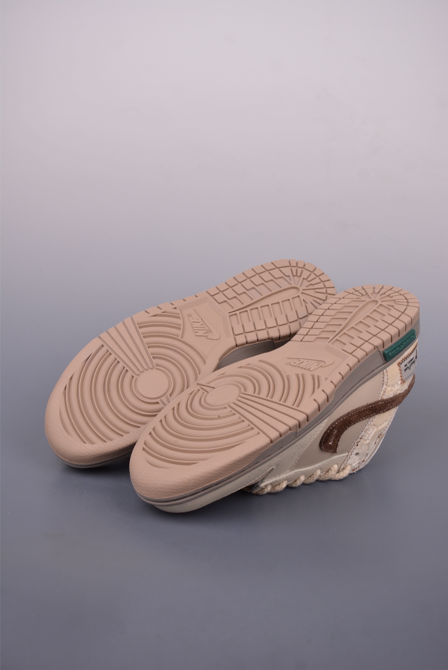 Nike SB Dunk Low 冬梦奇缘  HQ1175-240