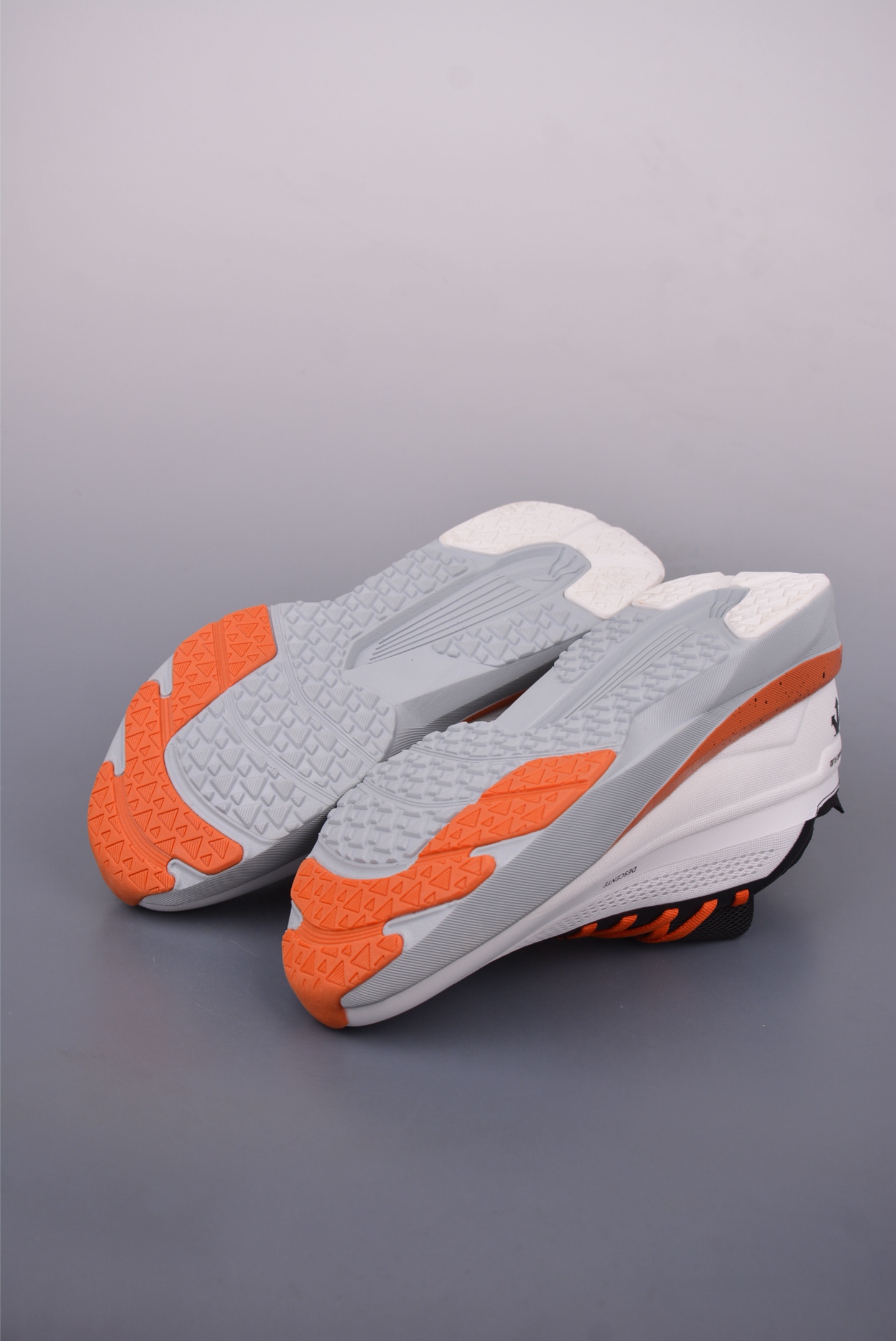 Descente Dualis AP Lightweight Cushioned Athletic Running Shoes for Men 4 i1749166959552 5540 0 2