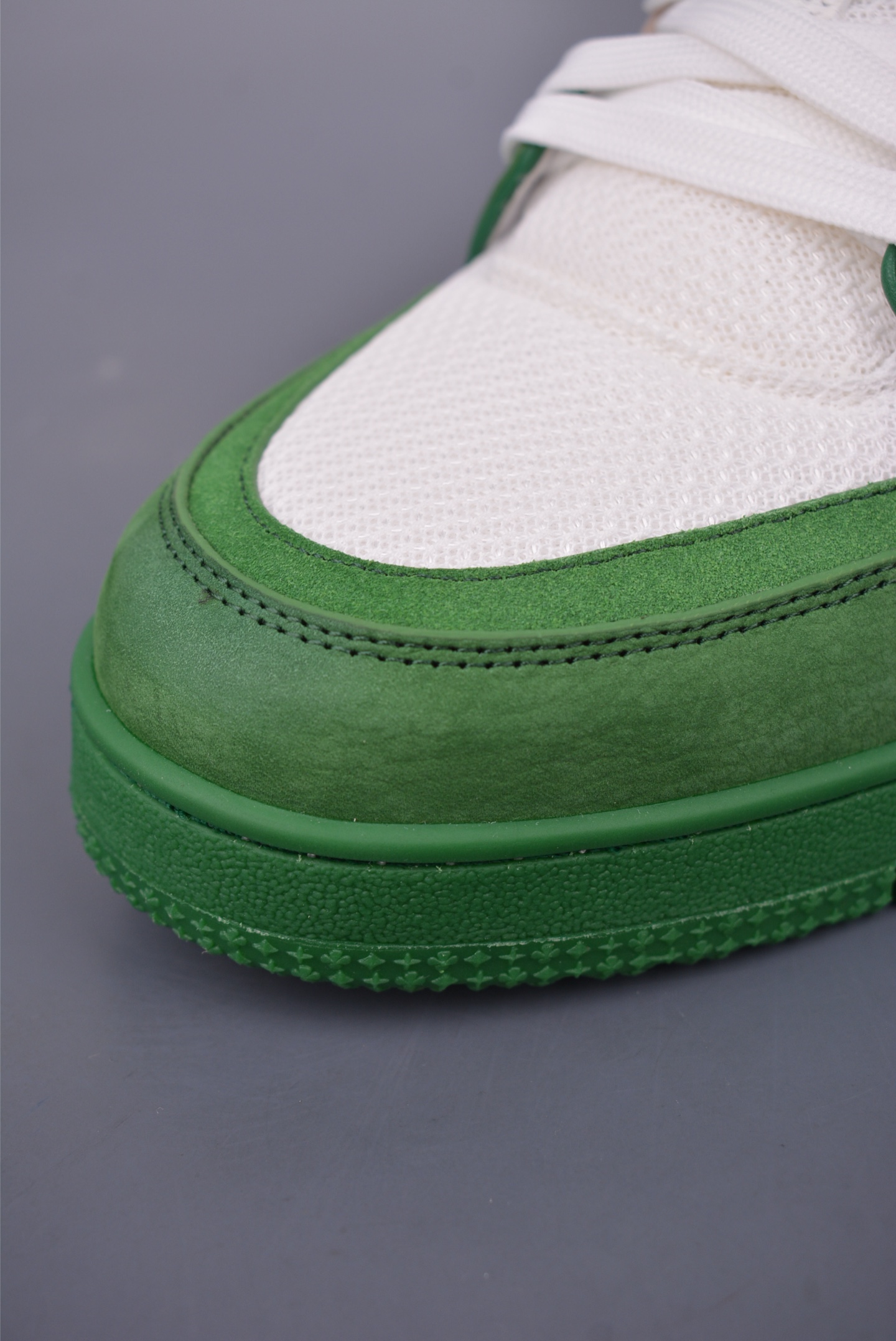 Louis Vuitton Trainer Limited Edition Sneakers - Green/White 6 i1749167892379 3733 0 5