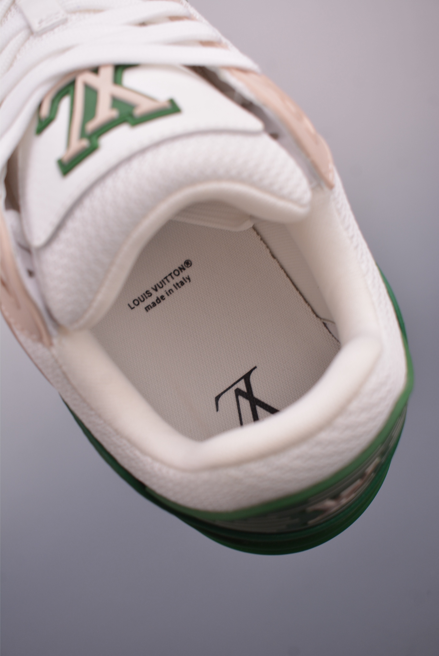 Louis Vuitton Trainer Limited Edition Sneakers - Green/White 9 i1749167892414 458 0 8