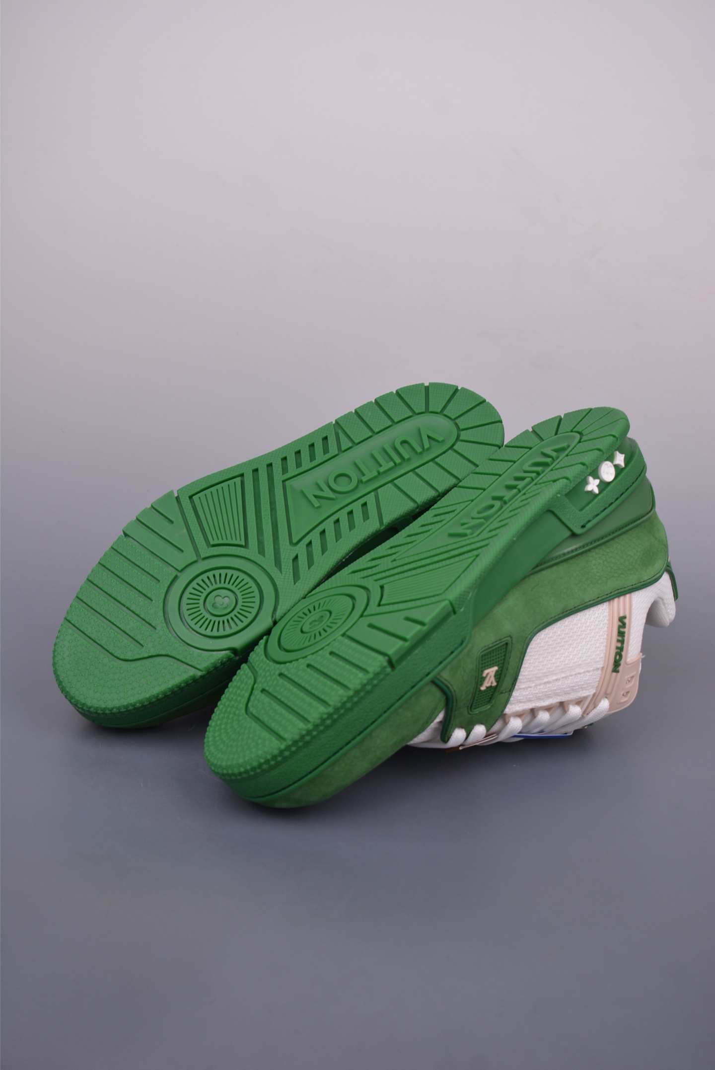 Louis Vuitton Trainer Limited Edition Sneakers - Green/White 3 i1749167892443 8489 0 2
