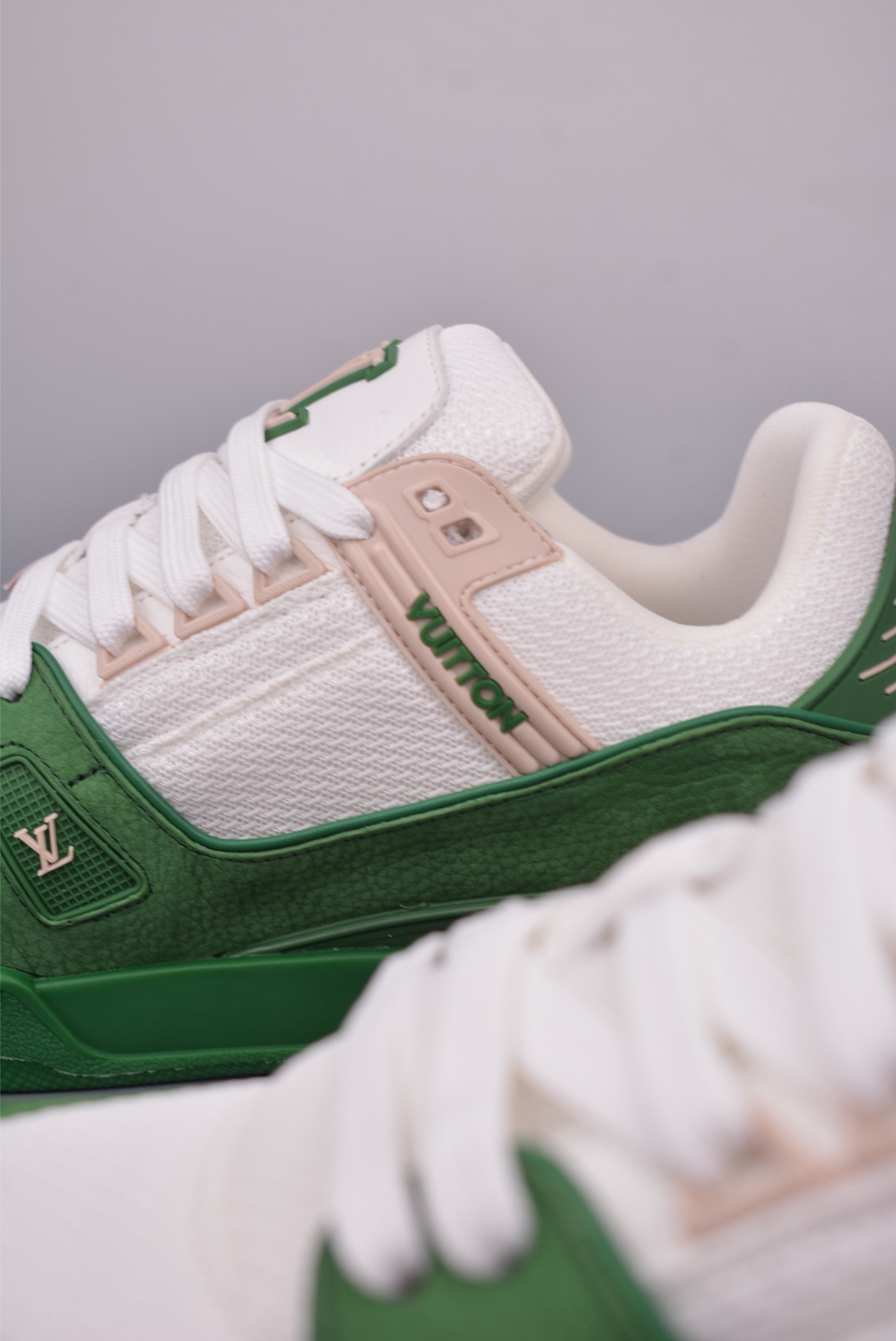Louis Vuitton Trainer Limited Edition Sneakers - Green/White 8 i1749167895866 9102 0 7