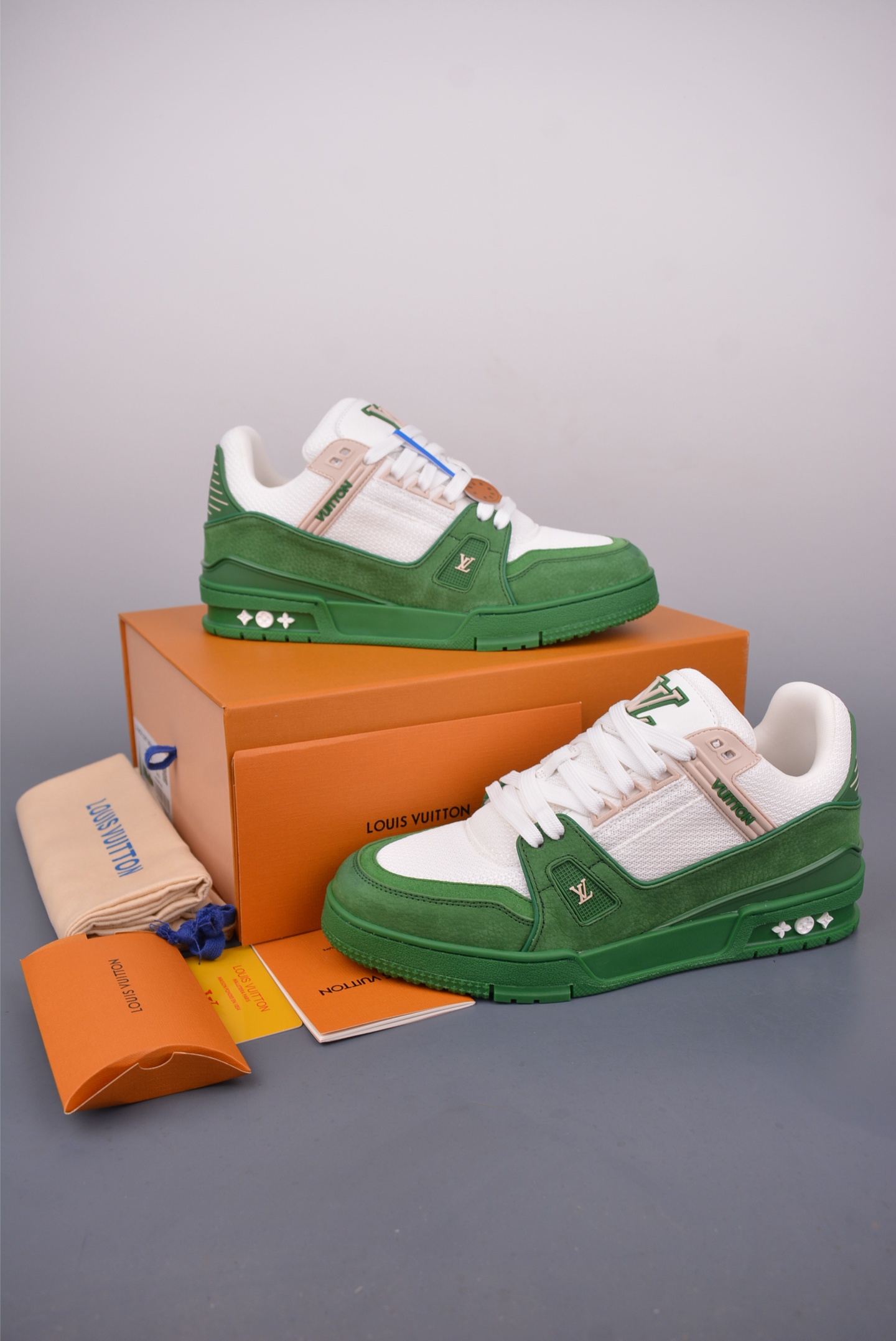 Louis Vuitton Trainer Limited Edition Sneakers - Green/White 5 i1749167895930 4519 0 4
