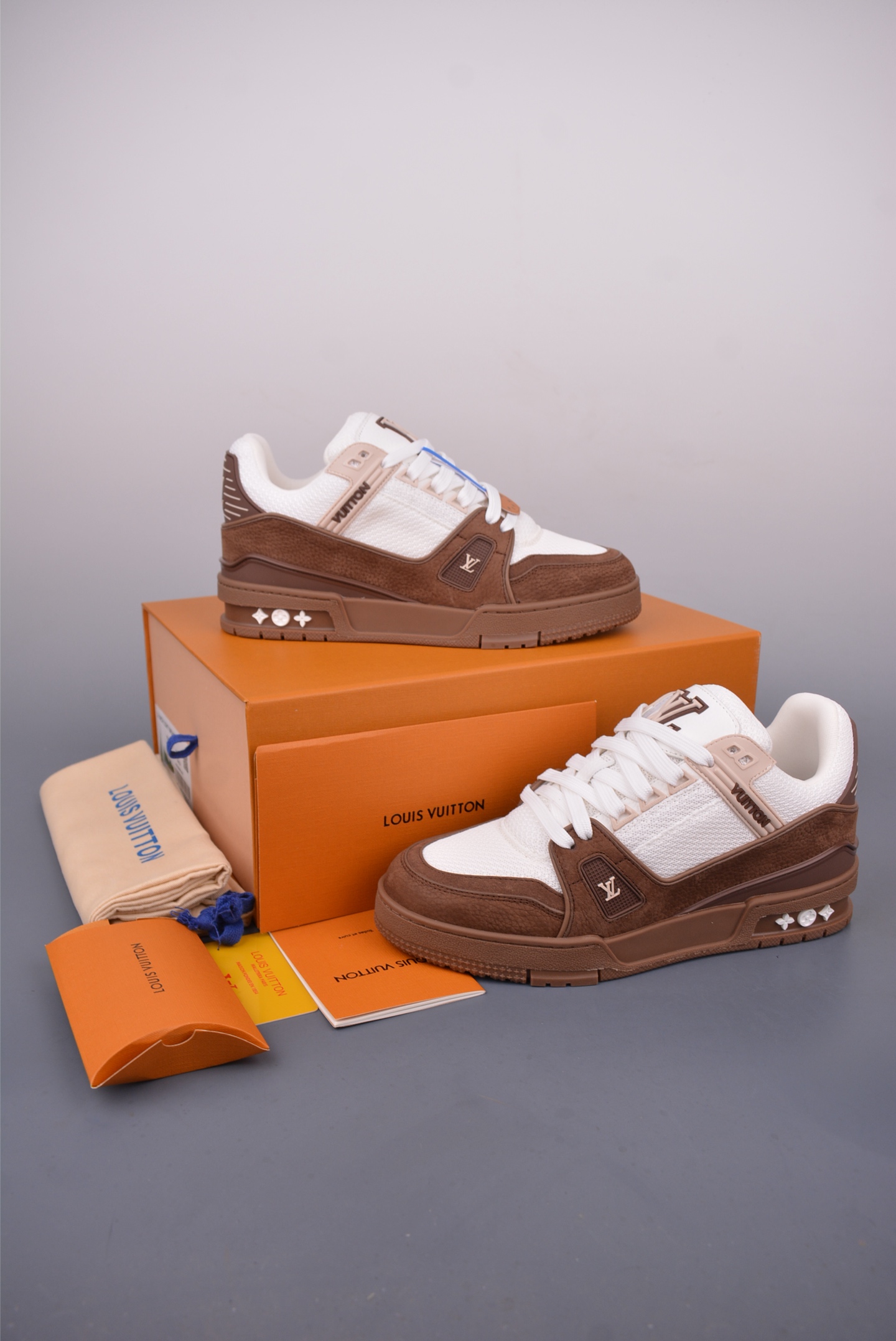 Louis Vuitton Trainer Brown Suede Leather Sneakers Classic Design 5 i1749167909477 3853 0 4