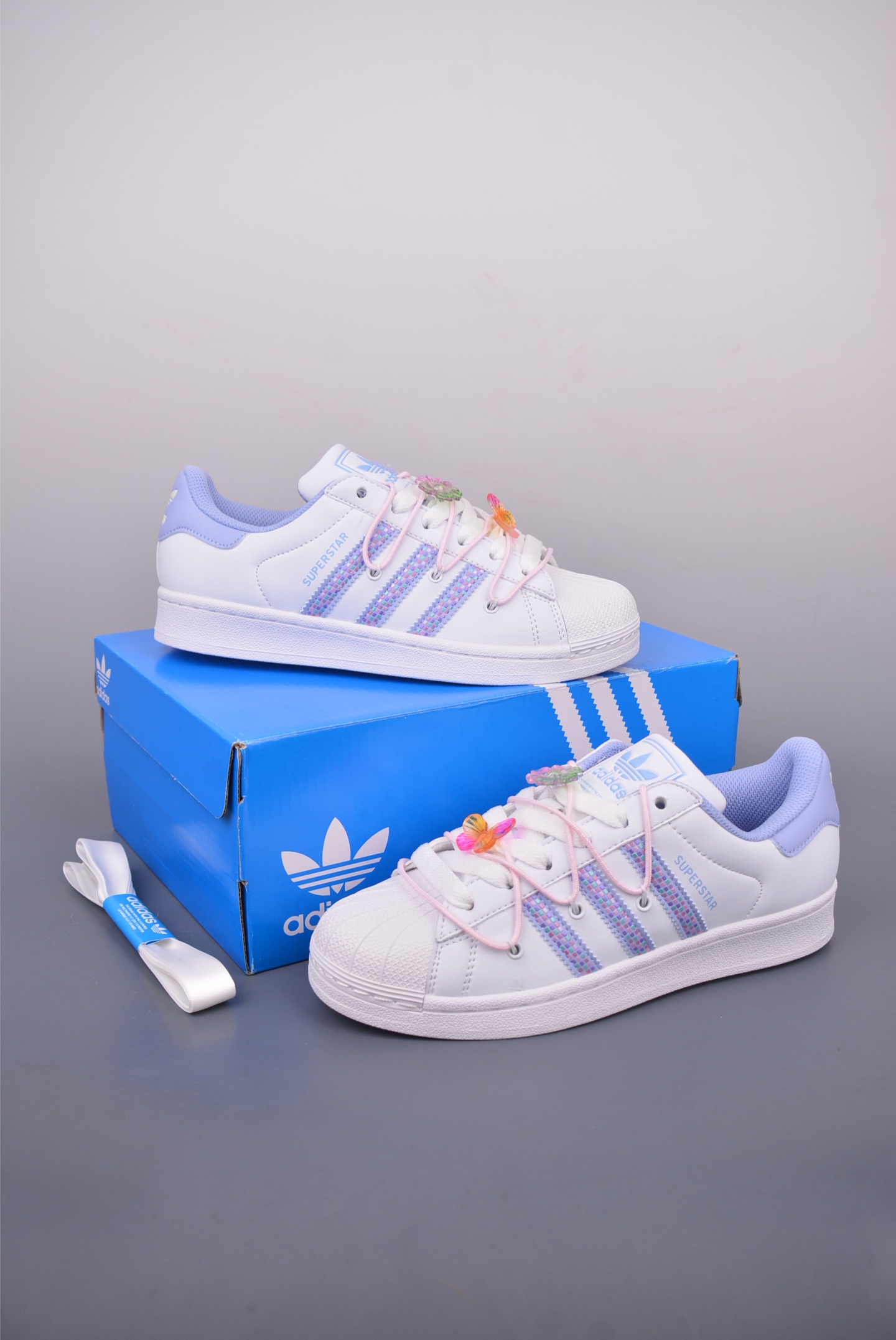 Adidas Originals Superstar White Leather Sneakers with Floral Accents 5 i1749247065447 1731 0 4