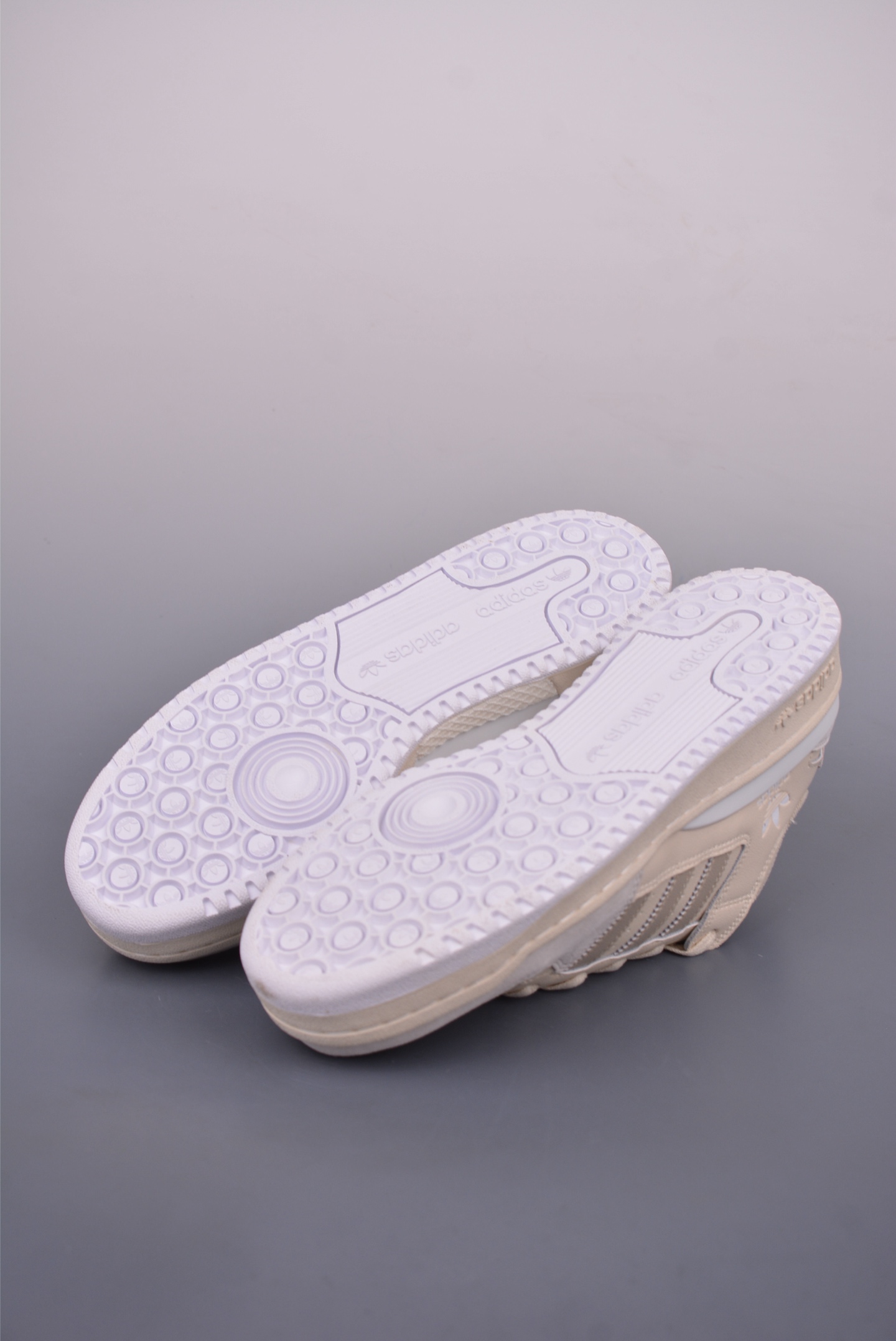 海外渠道版 原盒原标 Adidas Forum LOW CL 三叶草低邦 经典魔术贴复古板鞋  ID7995