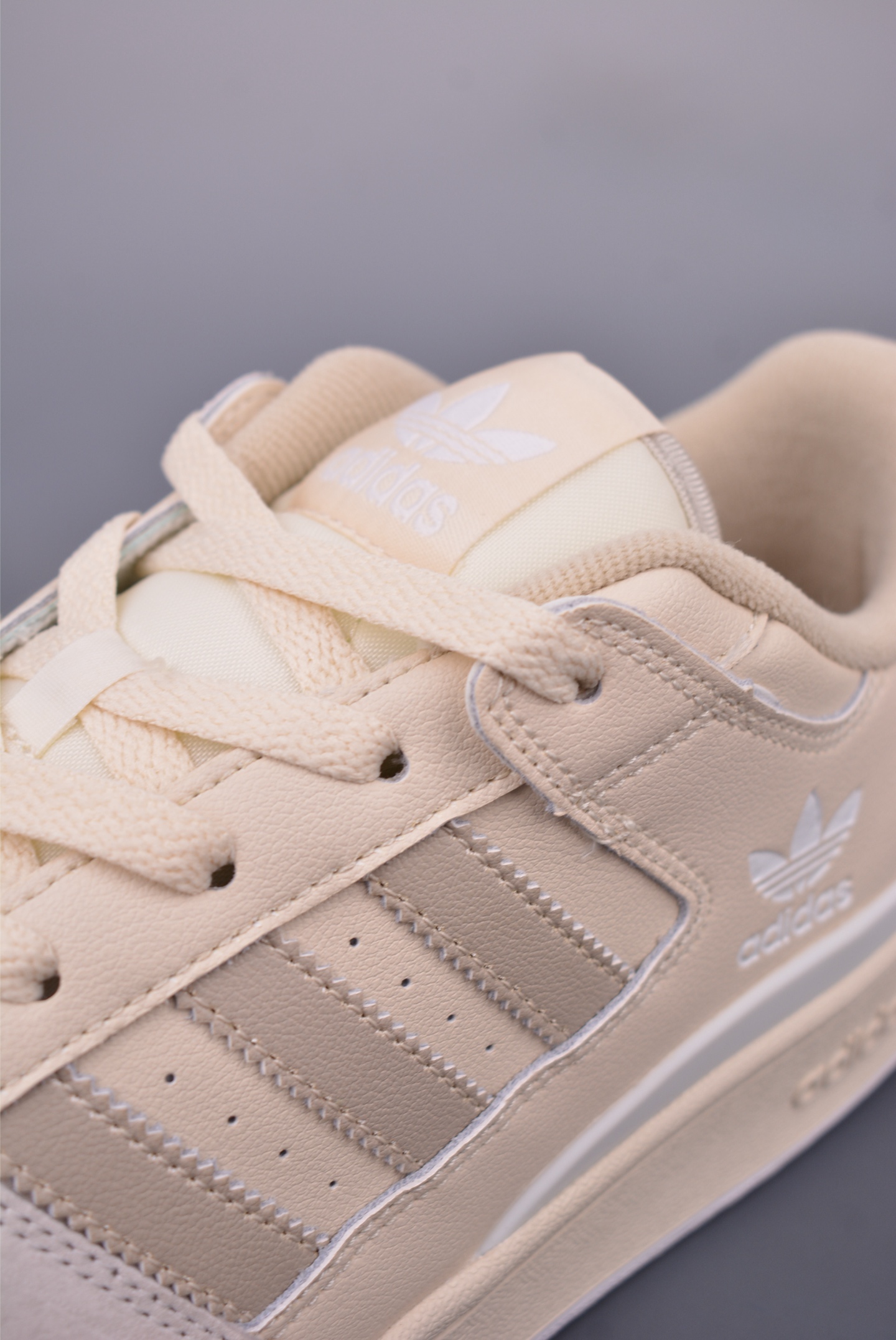 海外渠道版 原盒原标 Adidas Forum LOW CL 三叶草低邦 经典魔术贴复古板鞋  ID7995
