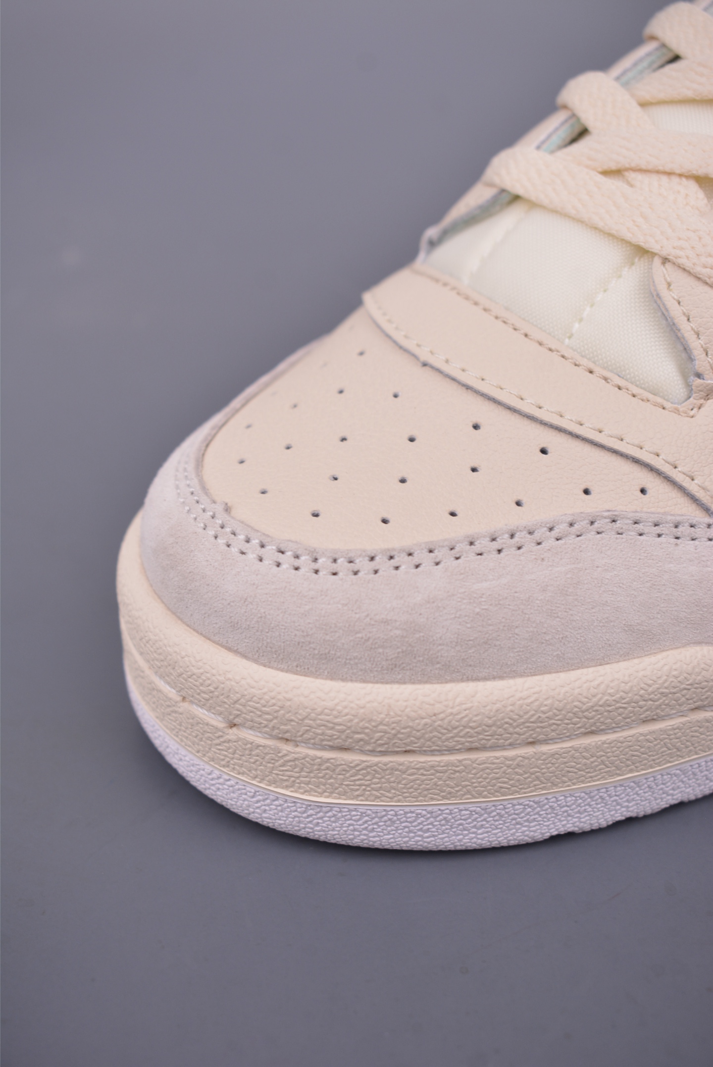 海外渠道版 原盒原标 Adidas Forum LOW CL 三叶草低邦 经典魔术贴复古板鞋  ID7995