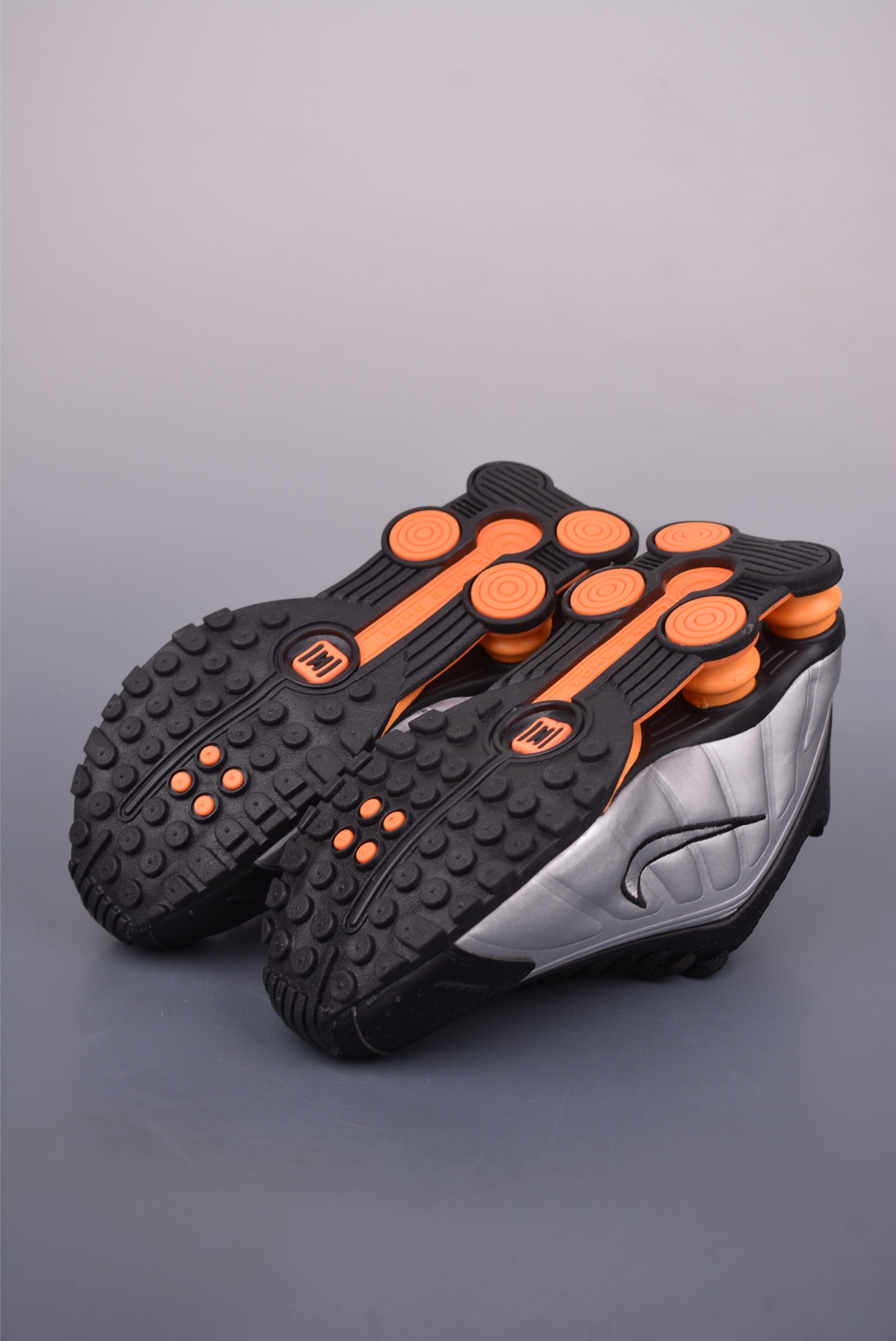 Nike Shox Ride 2 SP x Supreme Running Shoes - Cushioning, Comfort, and Style 4 i1749247638690 7750 0 2