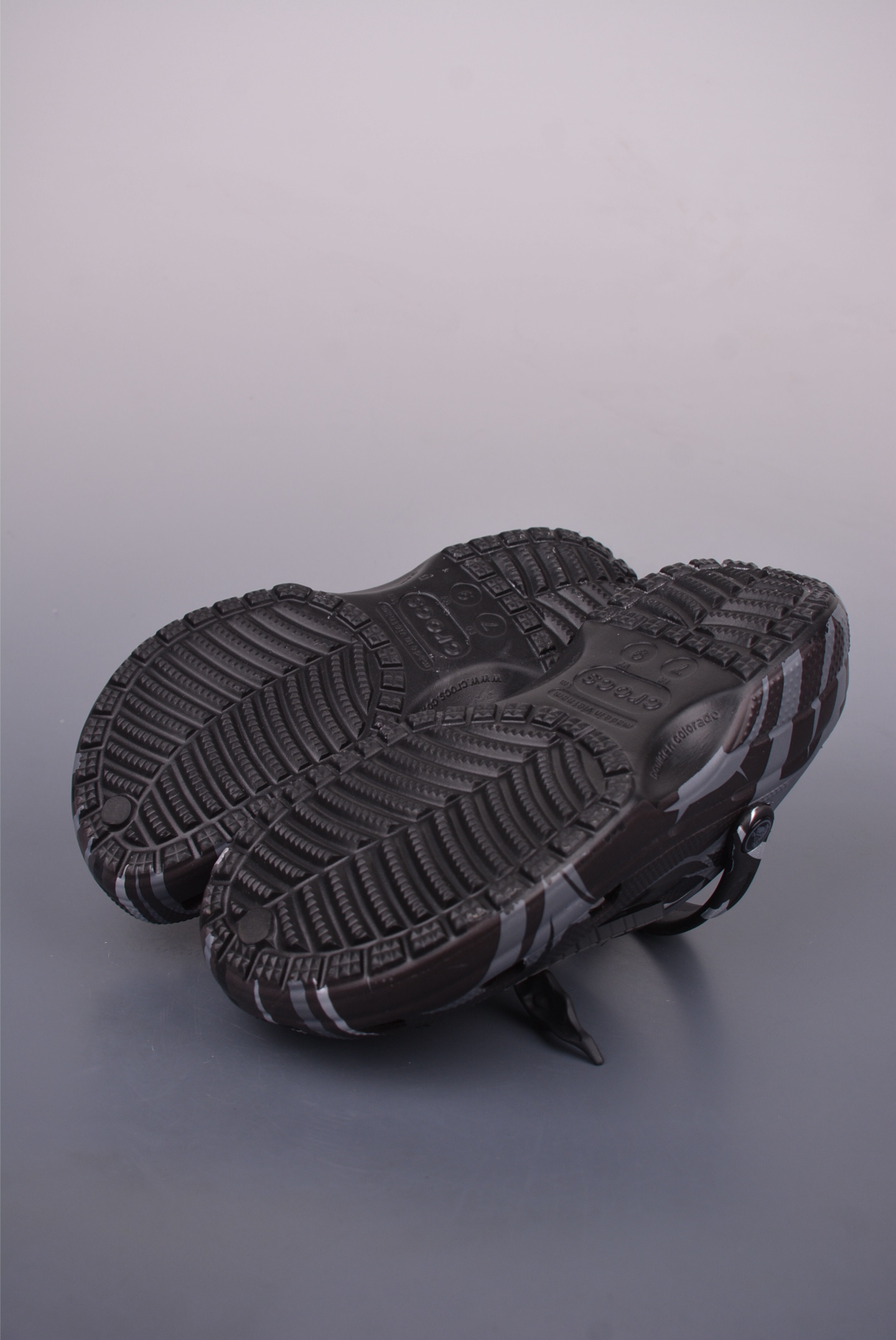 Crocs x Crocs Classic Clog - Comfortable and Lightweight Summer Sandals 3 i1749247707792 8086 0 2