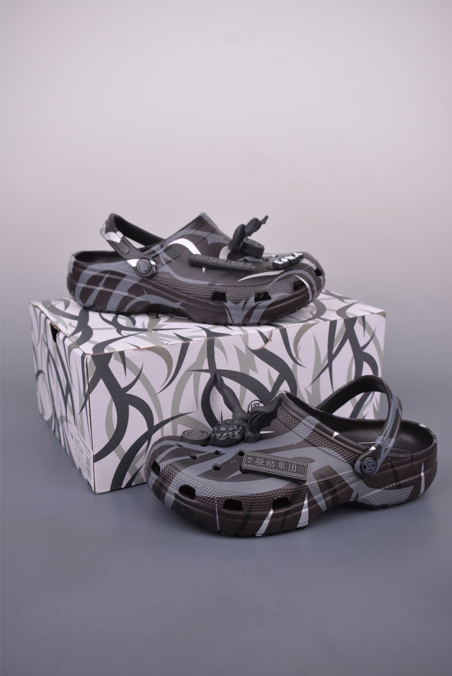 Crocs x Crocs Classic Clog - Comfortable and Lightweight Summer Sandals 5 i1749247709032 3208 0 4