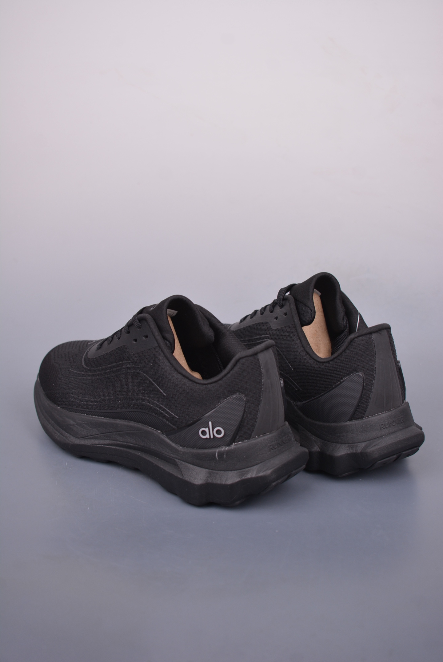 Alo Yoga Runner Mode Sneakers - Comfortable, Minimalist, and Anti-Slip 3 i1749247954348 5054 0 9