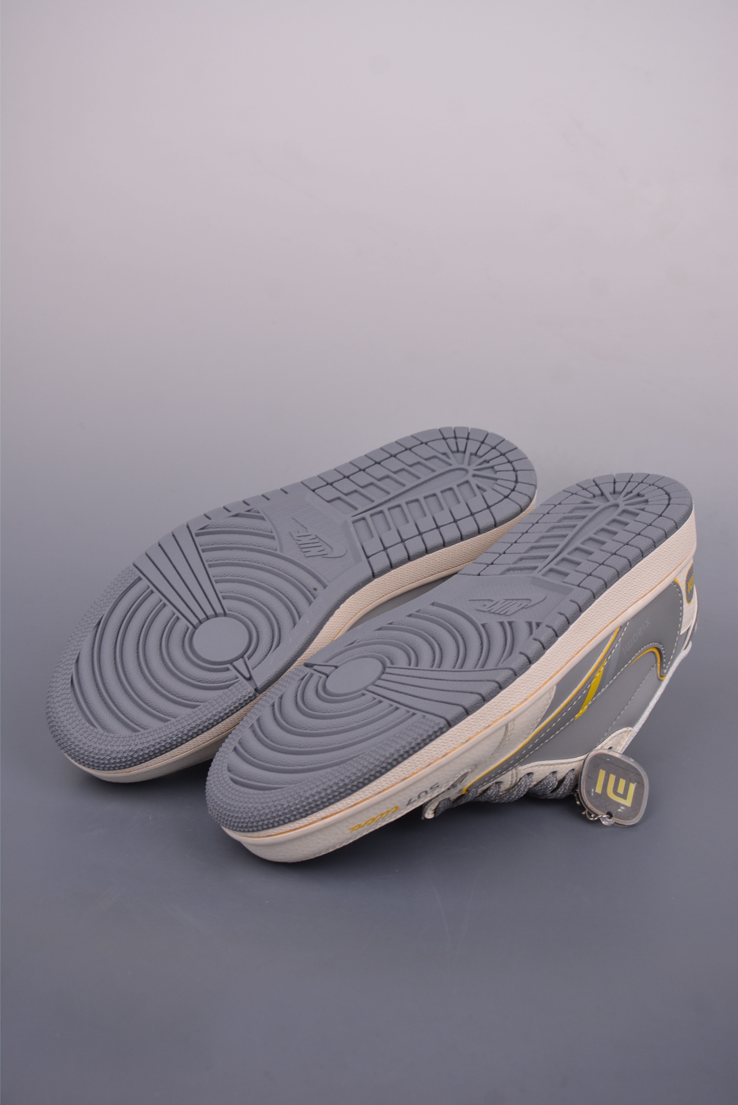 Fragment x Travis Scott x 小米Su7 Air Jordan 1 Low 三方联名倒钩 XX3168-200-Chinese UA Cheap High Quatity Brand Clothes Bags handbags Sneakers wholesale wholesaler seller from China Factory suppliers Fashion Clothing Shoes best Quality Beautiful Price Fragment x Travis Scott x 小米Su7 Air Jordan 1 Low 三方联名倒钩 XX3168-200