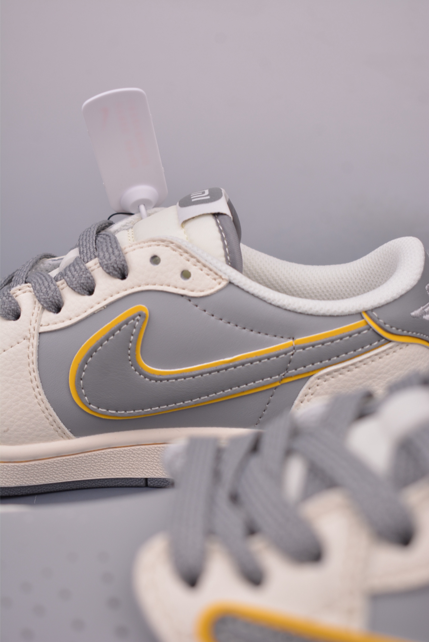 Fragment x Travis Scott x 小米Su7 Air Jordan 1 Low 三方联名倒钩 XX3168-200-Chinese UA Cheap High Quatity Brand Clothes Bags handbags Sneakers wholesale wholesaler seller from China Factory suppliers Fashion Clothing Shoes best Quality Beautiful Price Fragment x Travis Scott x 小米Su7 Air Jordan 1 Low 三方联名倒钩 XX3168-200