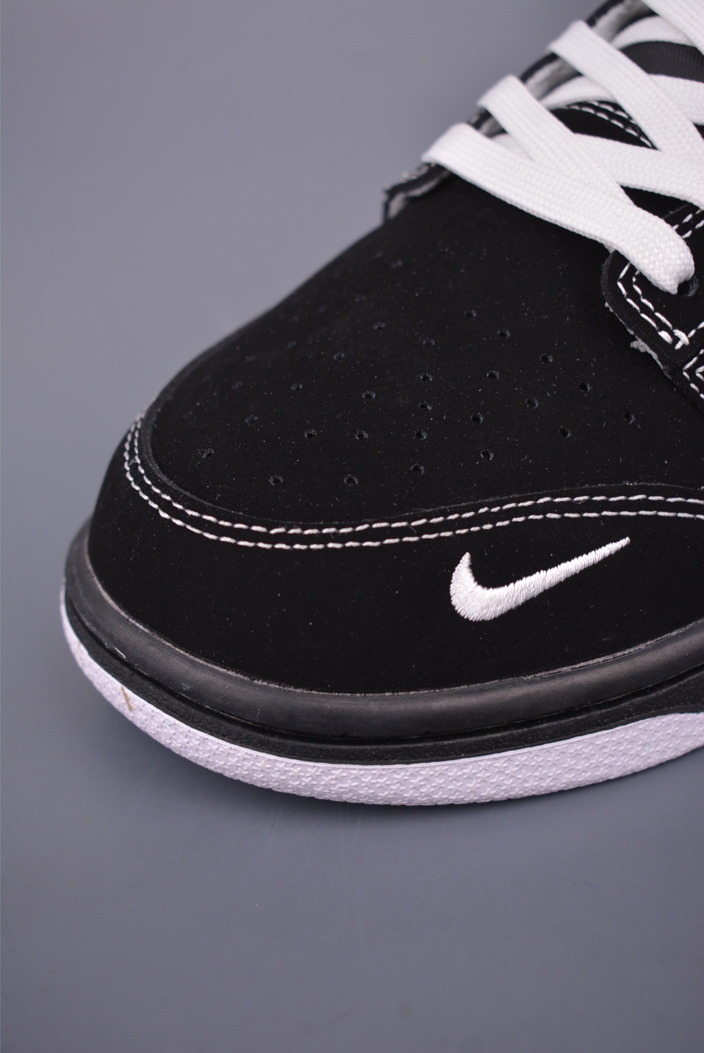 Nike SB Dunk Low NBA Collaboration Black/White Sneakers - Premium Quality 6 i1749250719127 4308 0 1