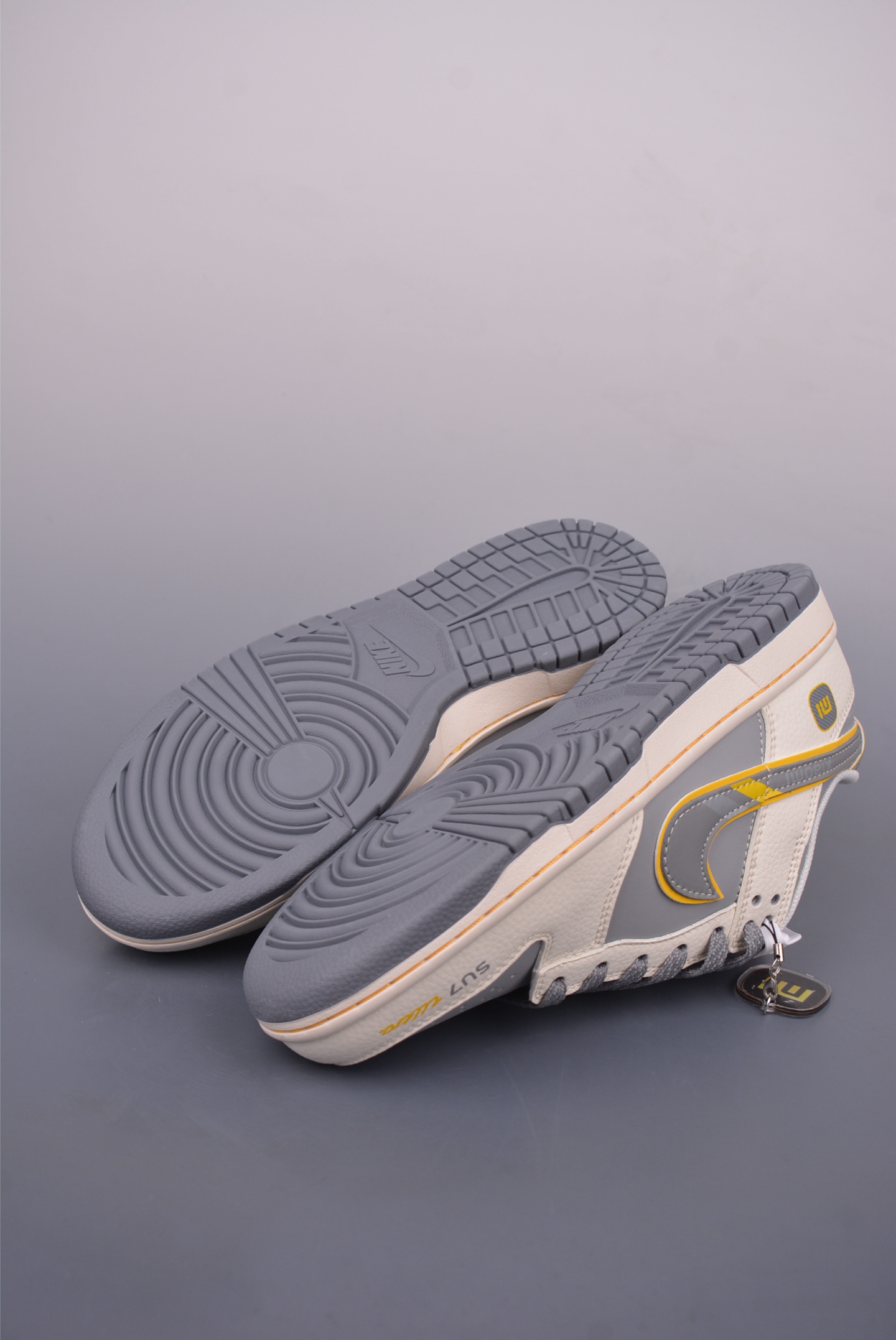 Nike SB Dunk Low Xiaomi SU7: Premium Leather, Enhanced Comfort, Perfect Detailing 3 i1749250740890 1223 0 2