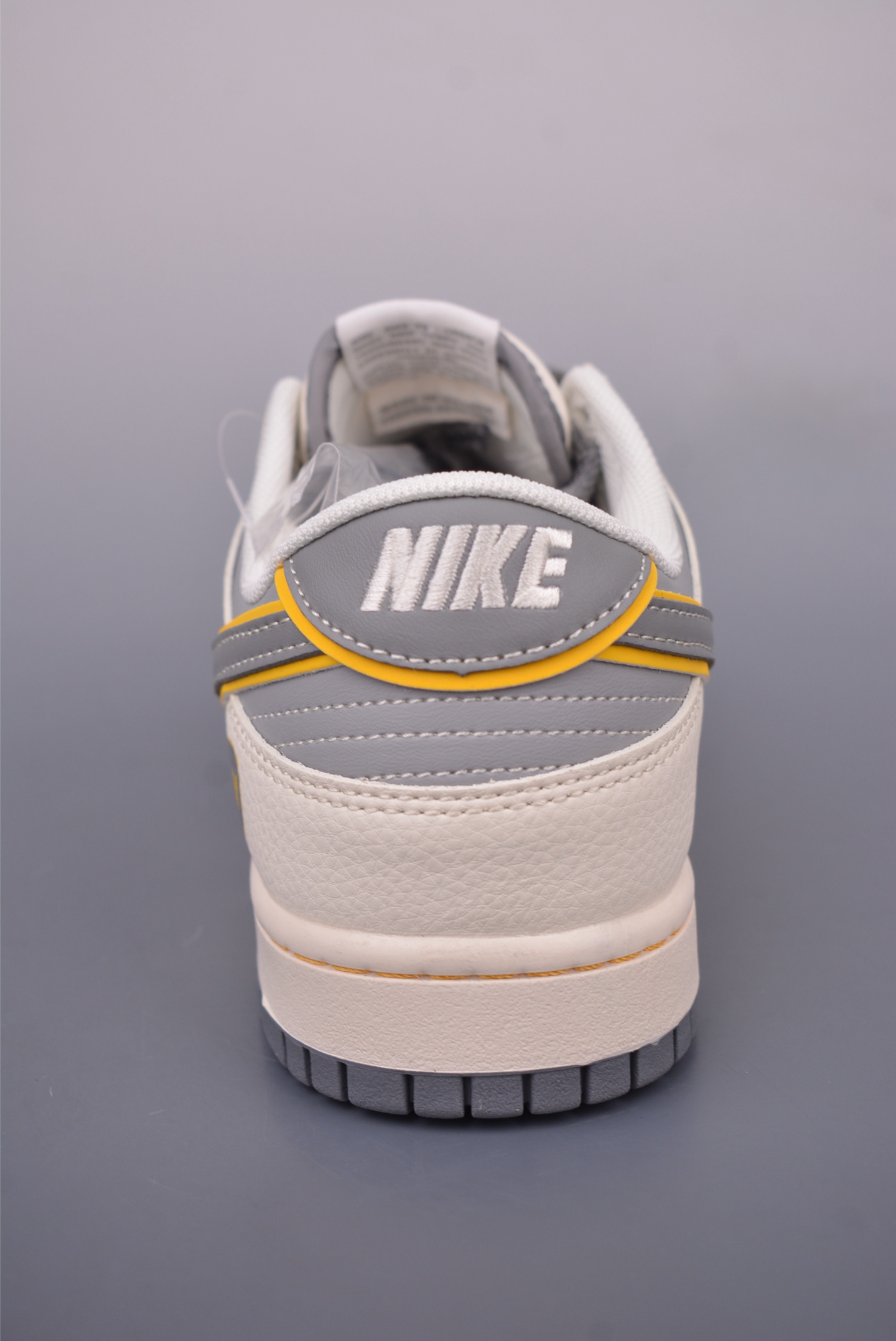 Nike SB Dunk Low Xiaomi SU7: Premium Leather, Enhanced Comfort, Perfect Detailing 4 i1749250751246 4667 0 3