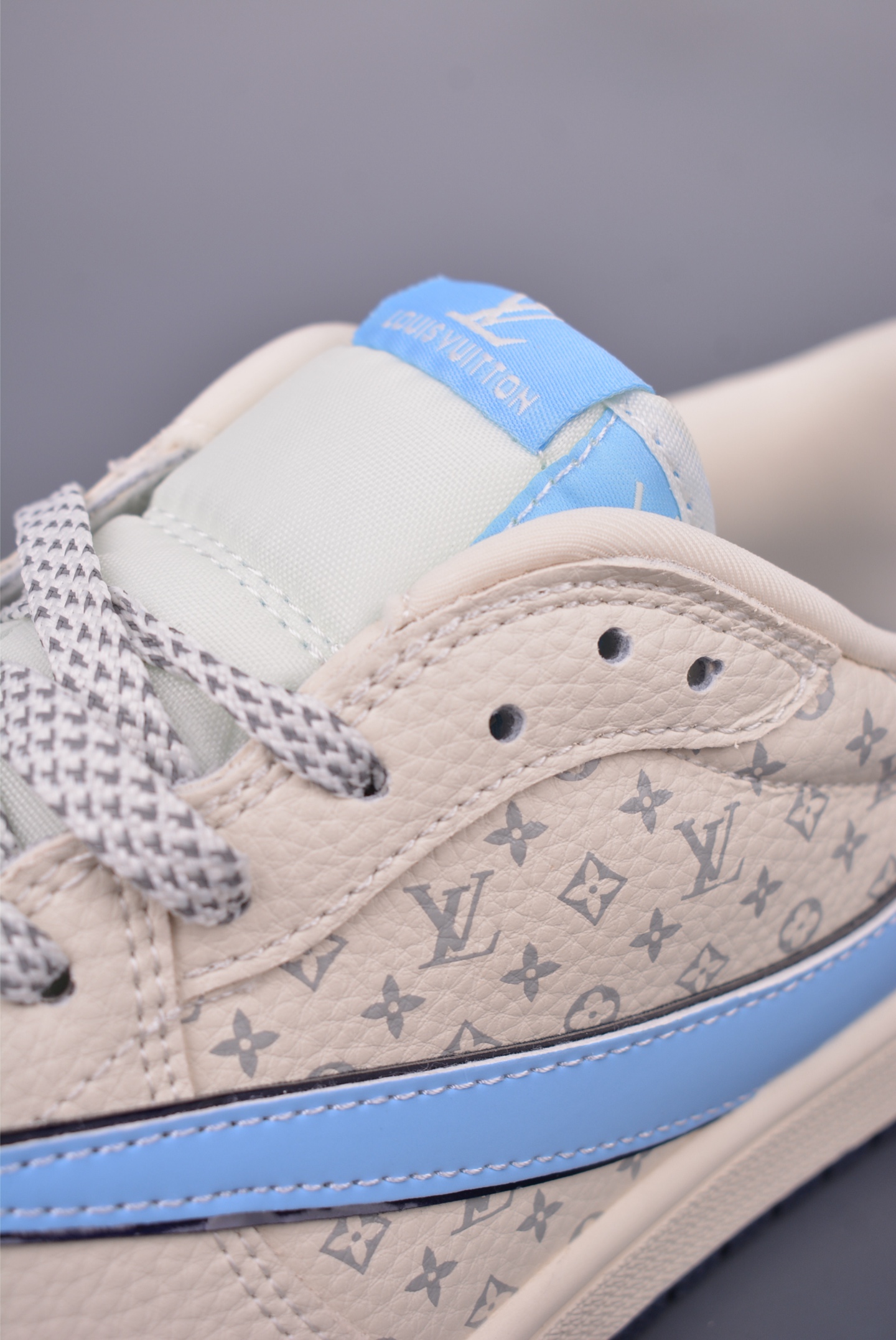 Louis Vuitton x Travis Scott Air Jordan 1 Low Sneakers 8 i1749250865431 150 0 6