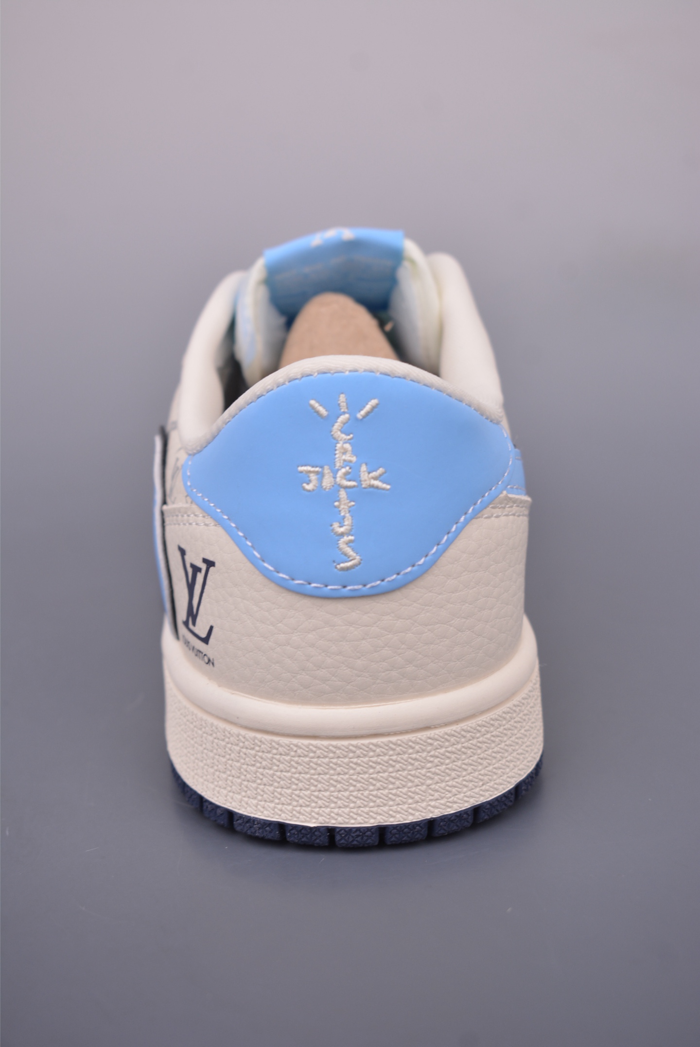Louis Vuitton x Travis Scott Air Jordan 1 Low Sneakers 5 i1749250865457 33 0 3