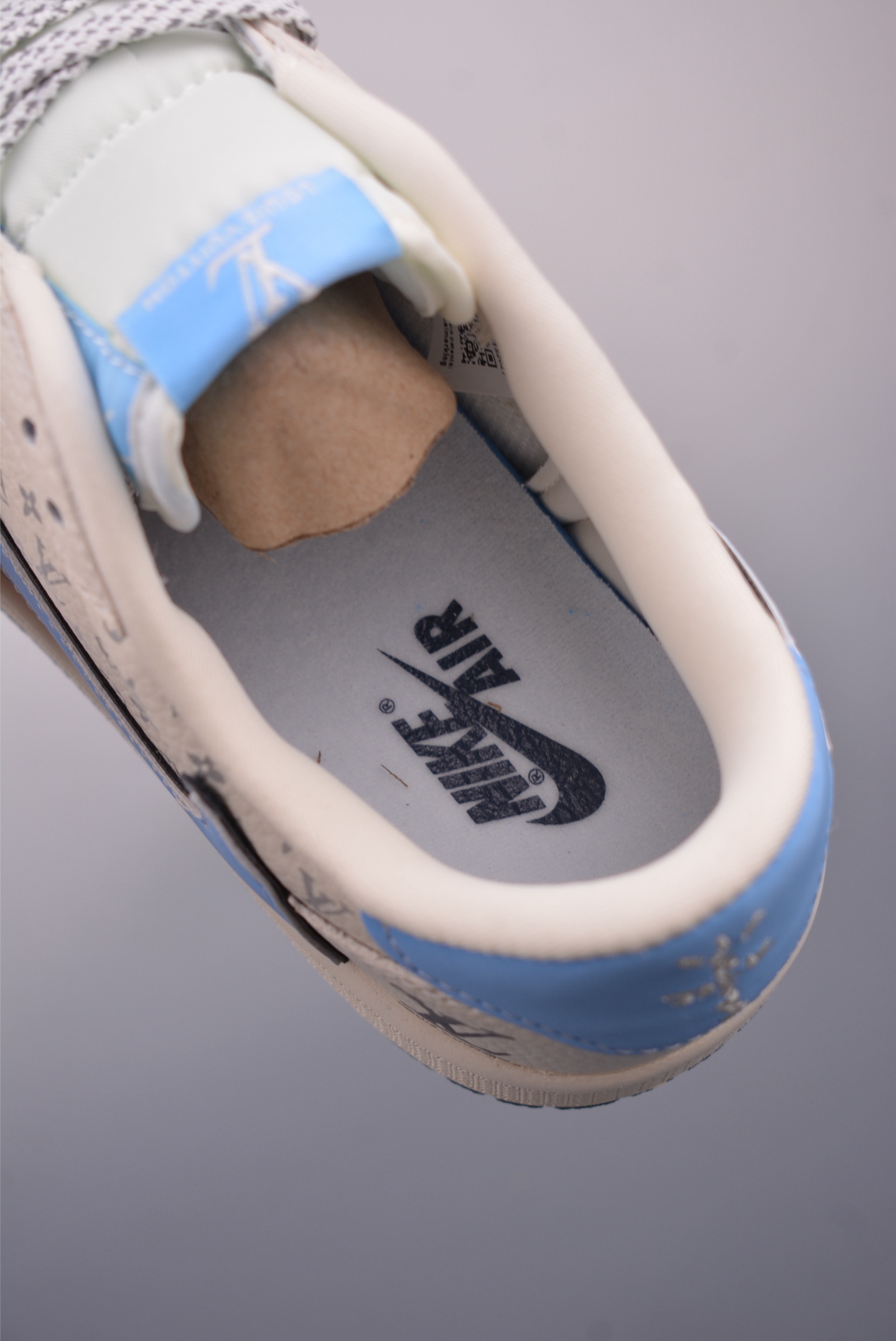 Louis Vuitton x Travis Scott Air Jordan 1 Low Sneakers 10 i1749250865479 7055 0 8