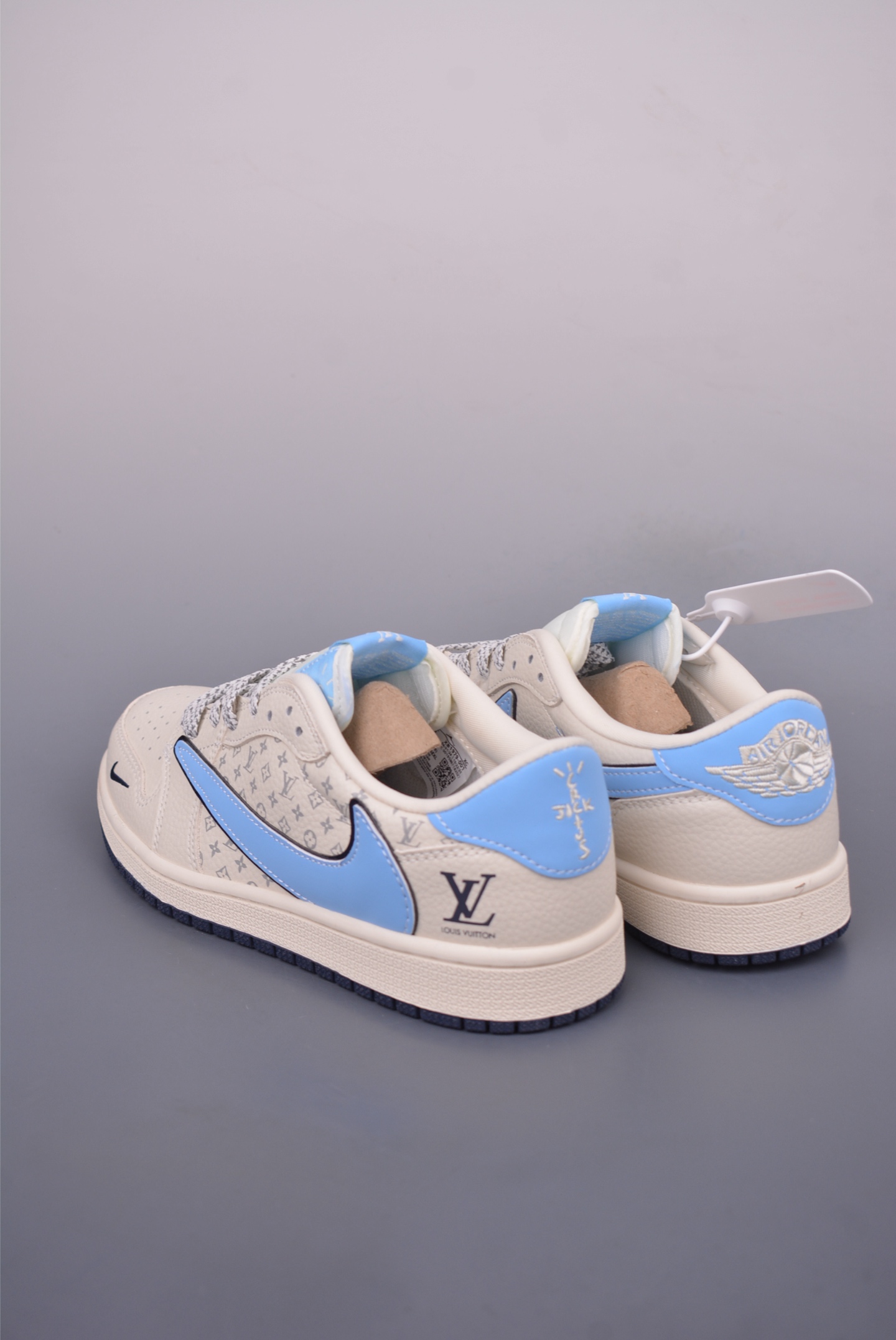 Louis Vuitton x Travis Scott Air Jordan 1 Low Sneakers 3 i1749250869777 3158 0 1