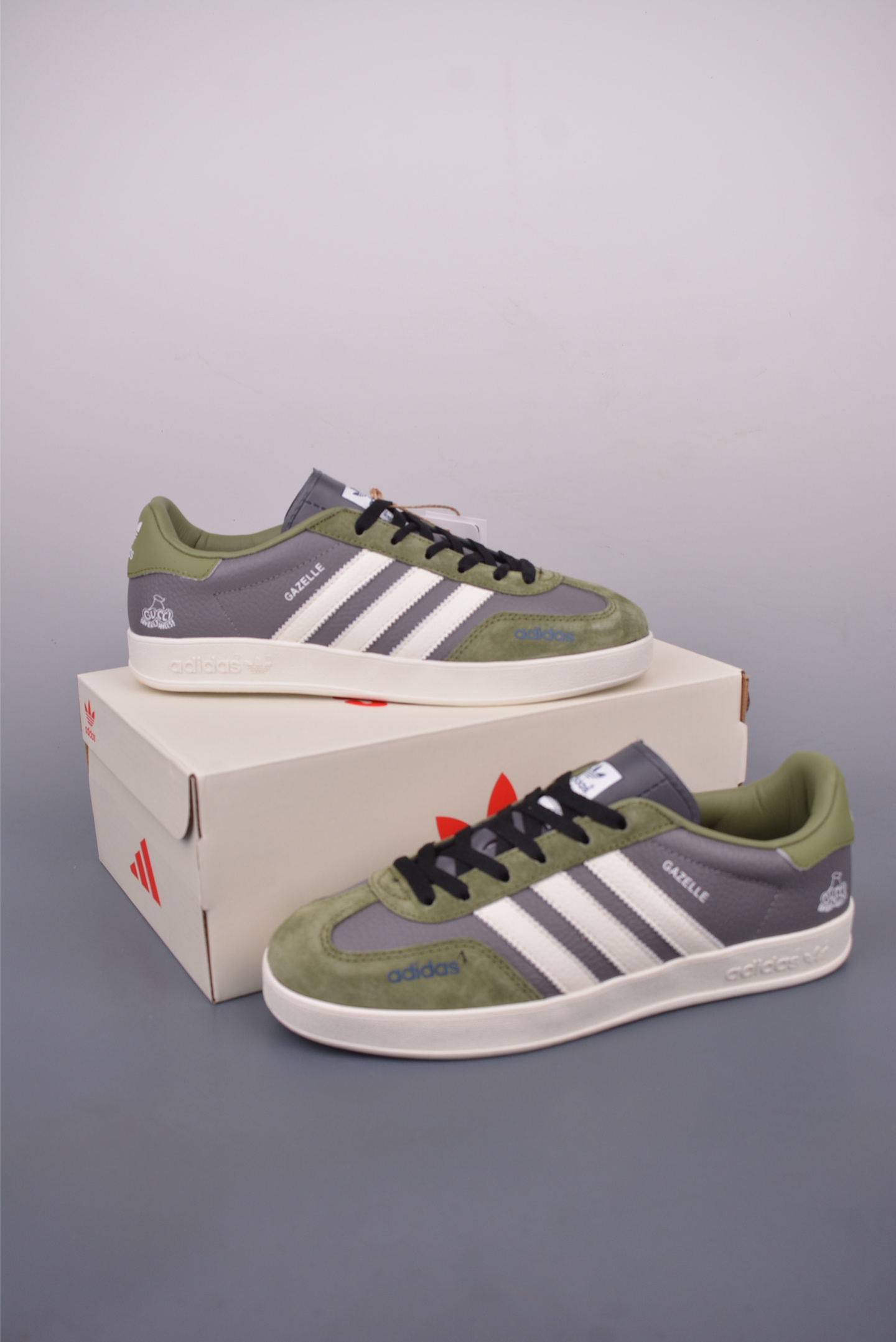 Adidas Samba OG DIY x Supreme Retro Sneakers - Comfort and Style Combined 2 i1749250902916 9161 0 4