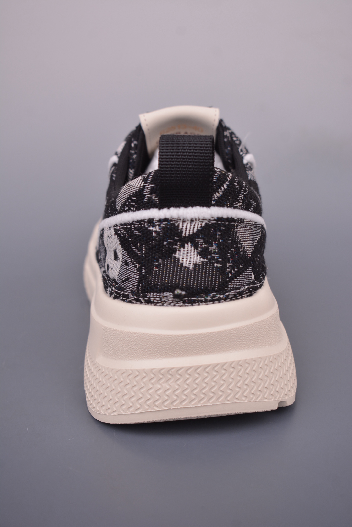 Gucci Men's Lace-Patterned Sneakers - Stylish Comfort & Durability 5 i1749251084843 4332 0 3