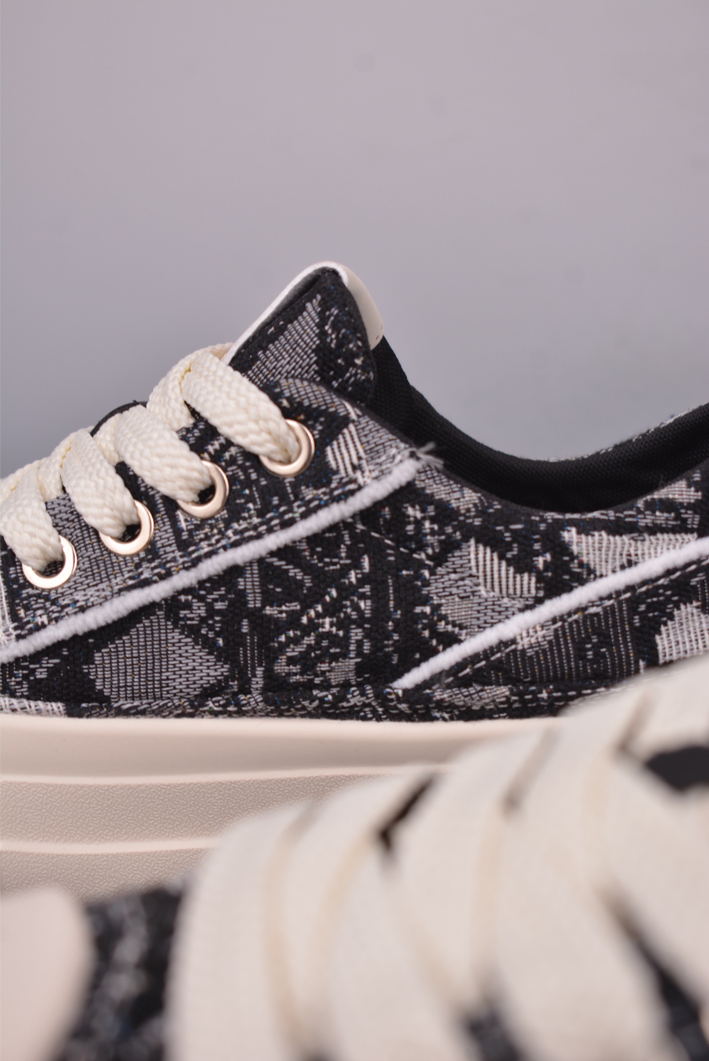 Gucci Men's Lace-Patterned Sneakers - Stylish Comfort & Durability 9 i1749251088805 6170 0 7