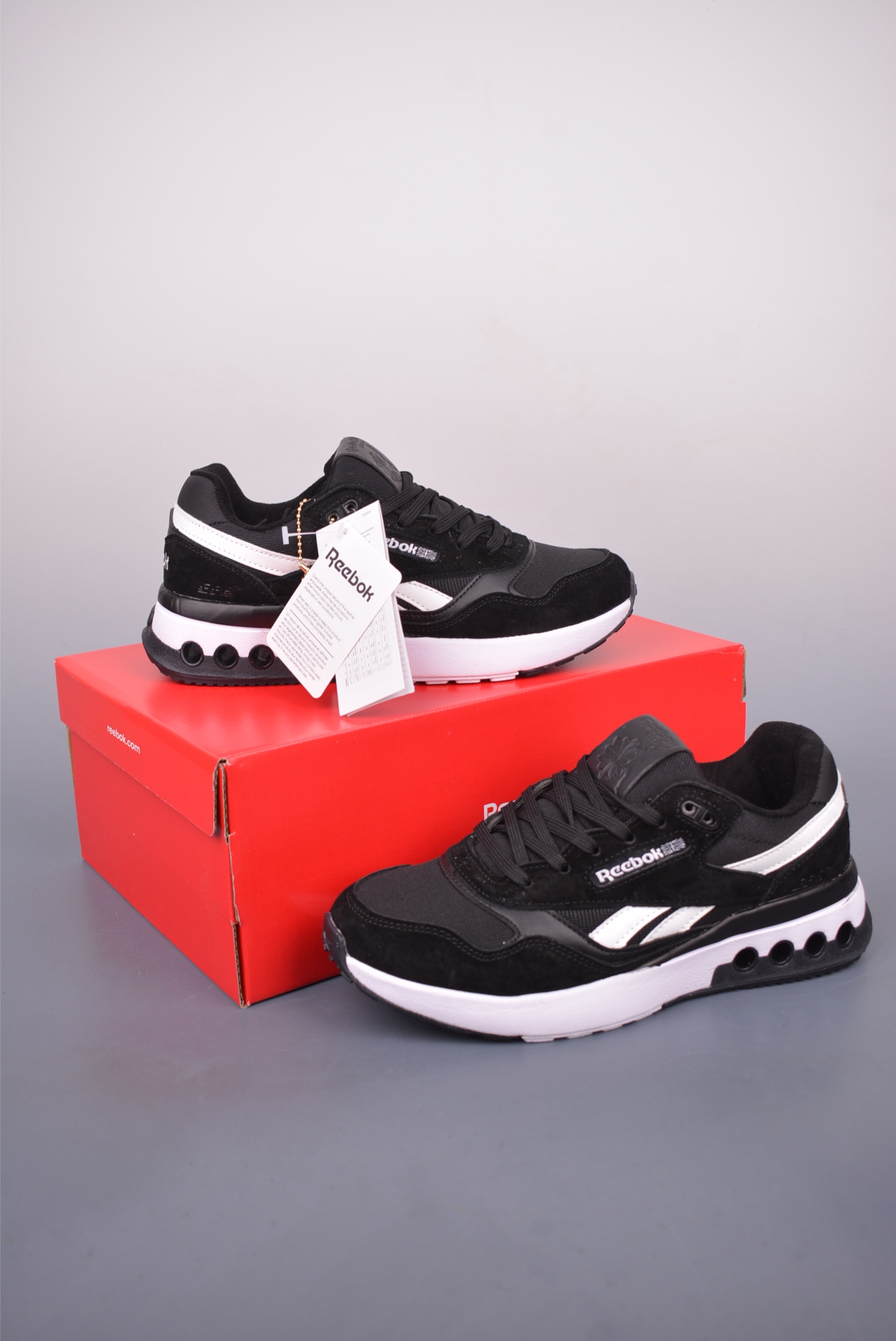 Reebok ERS World Retro Black/White Running Shoes - Fitness to Street Style 5 i1749426689575 8628 0 4