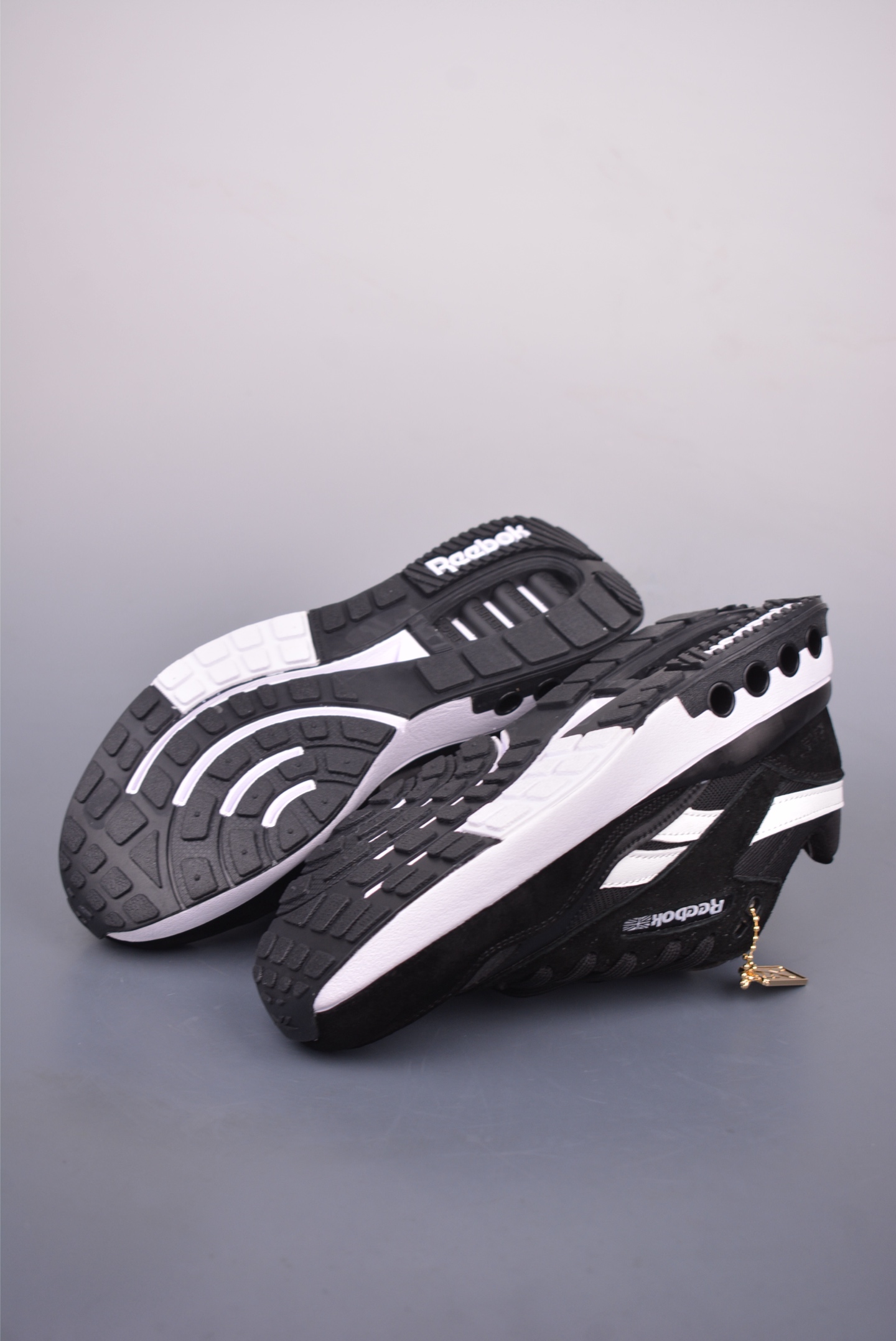 Reebok ERS World Retro Black/White Running Shoes - Fitness to Street Style 3 i1749426692016 89 0 2