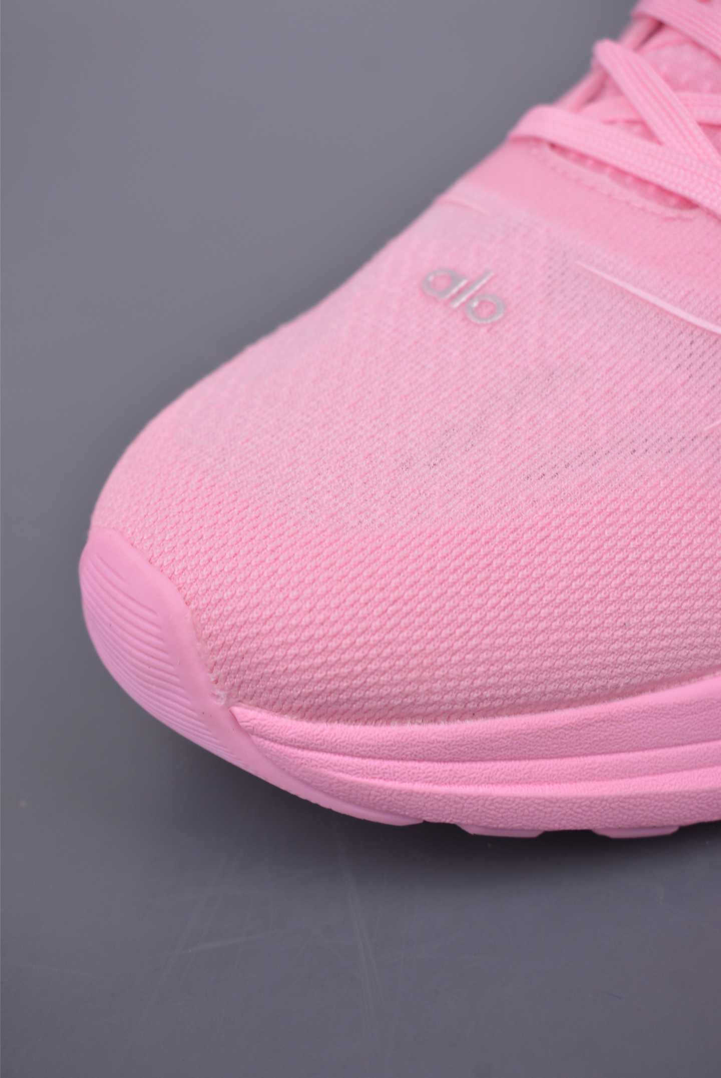 Alo Yoga Runner Mode Sneakers - Comfortable, Minimalist, Anti-Slip, Durable 6 i1749458881505 19 0 5