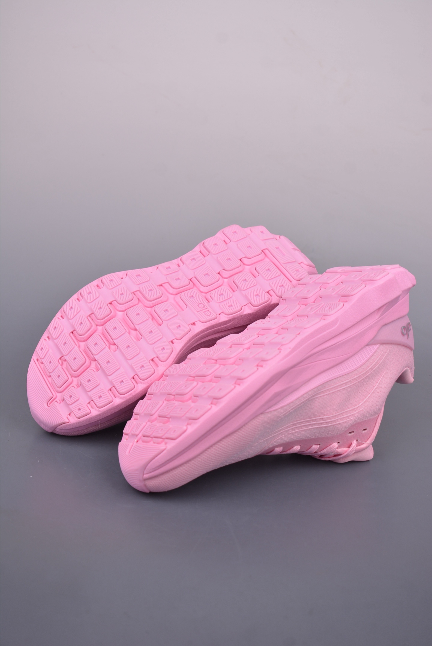 Alo Yoga Runner Mode Sneakers - Comfortable, Minimalist, Anti-Slip, Durable 3 i1749458883043 4663 0 2