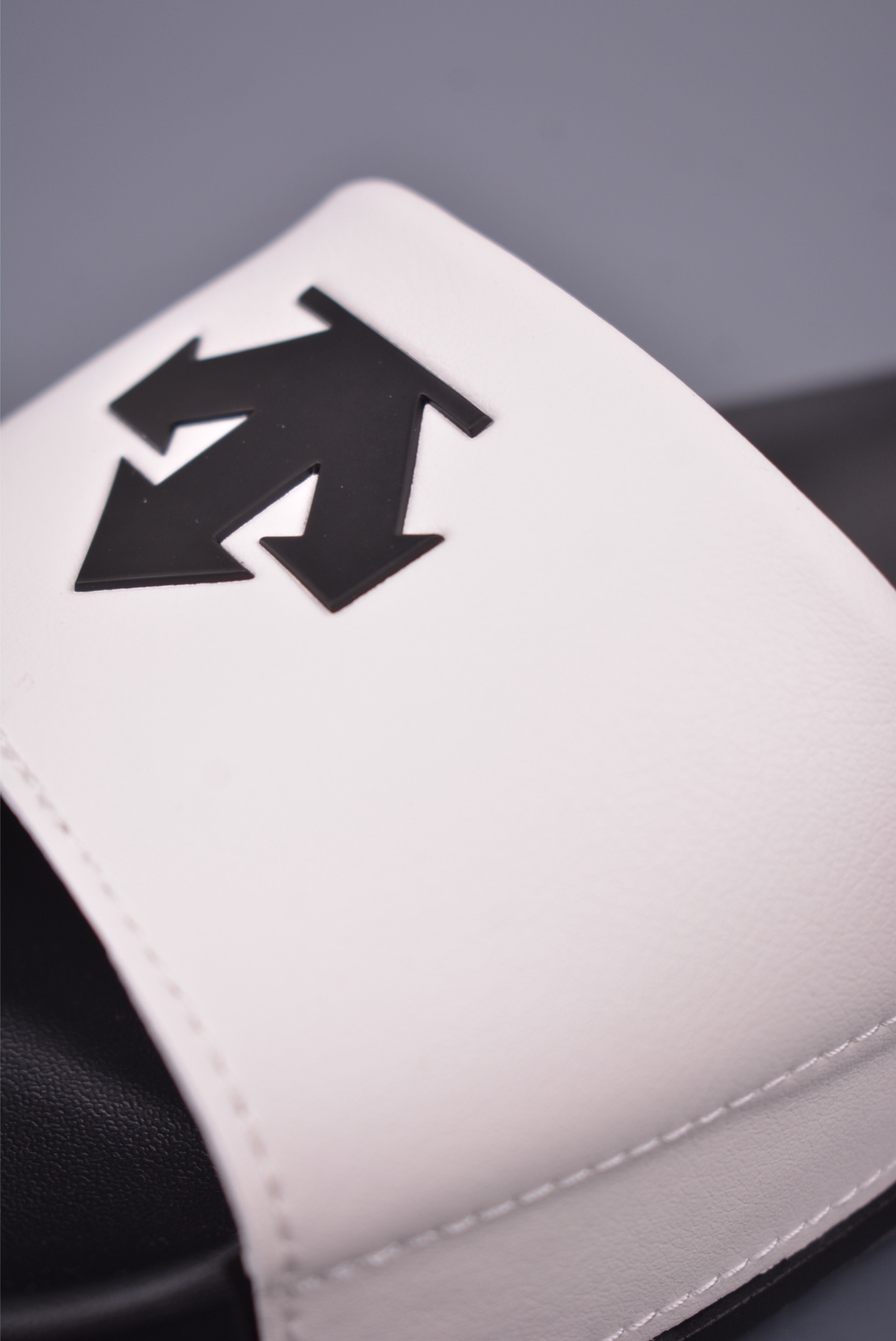 迪桑特DESCENTE Lcing Nars 百搭柔软 防滑一字拖鞋  SP322LSD91